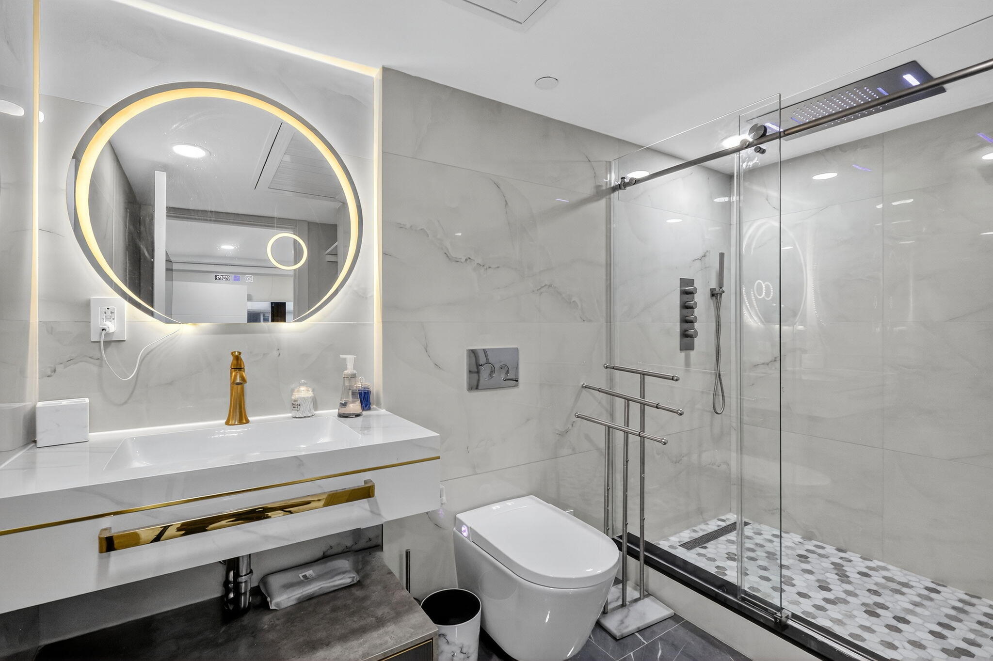 THE ALEXANDER CONDO - Residential