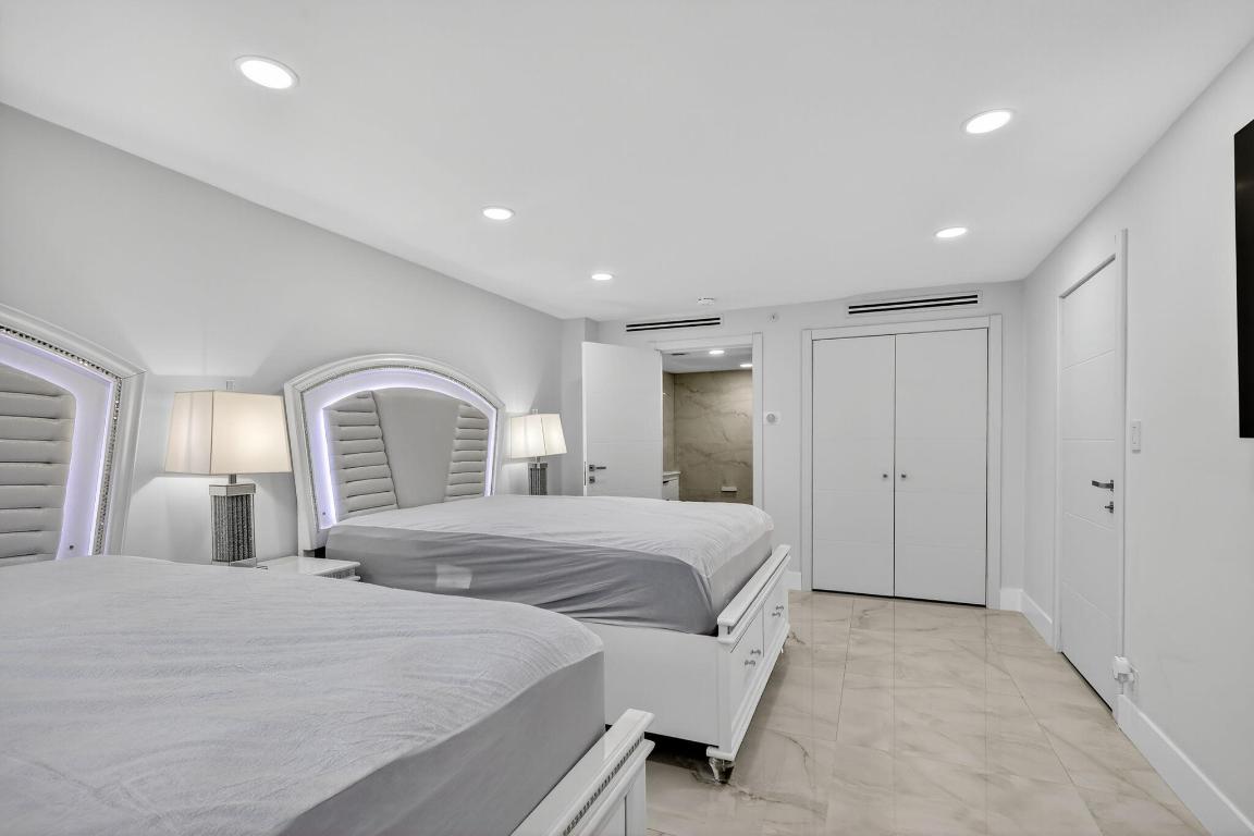 THE ALEXANDER CONDO - Residential