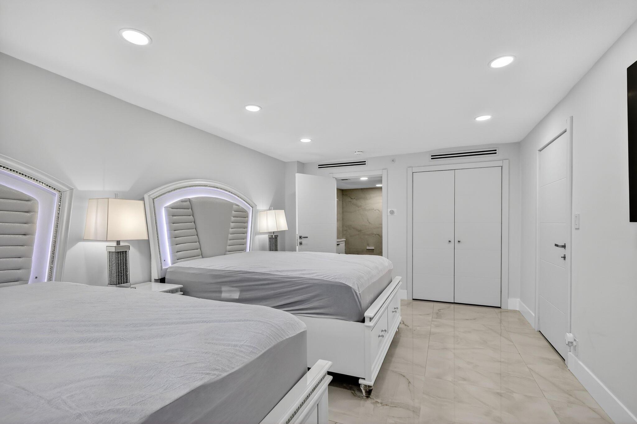 THE ALEXANDER CONDO - Residential