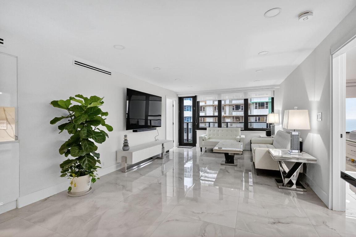 5225 Collins Avenue 1408