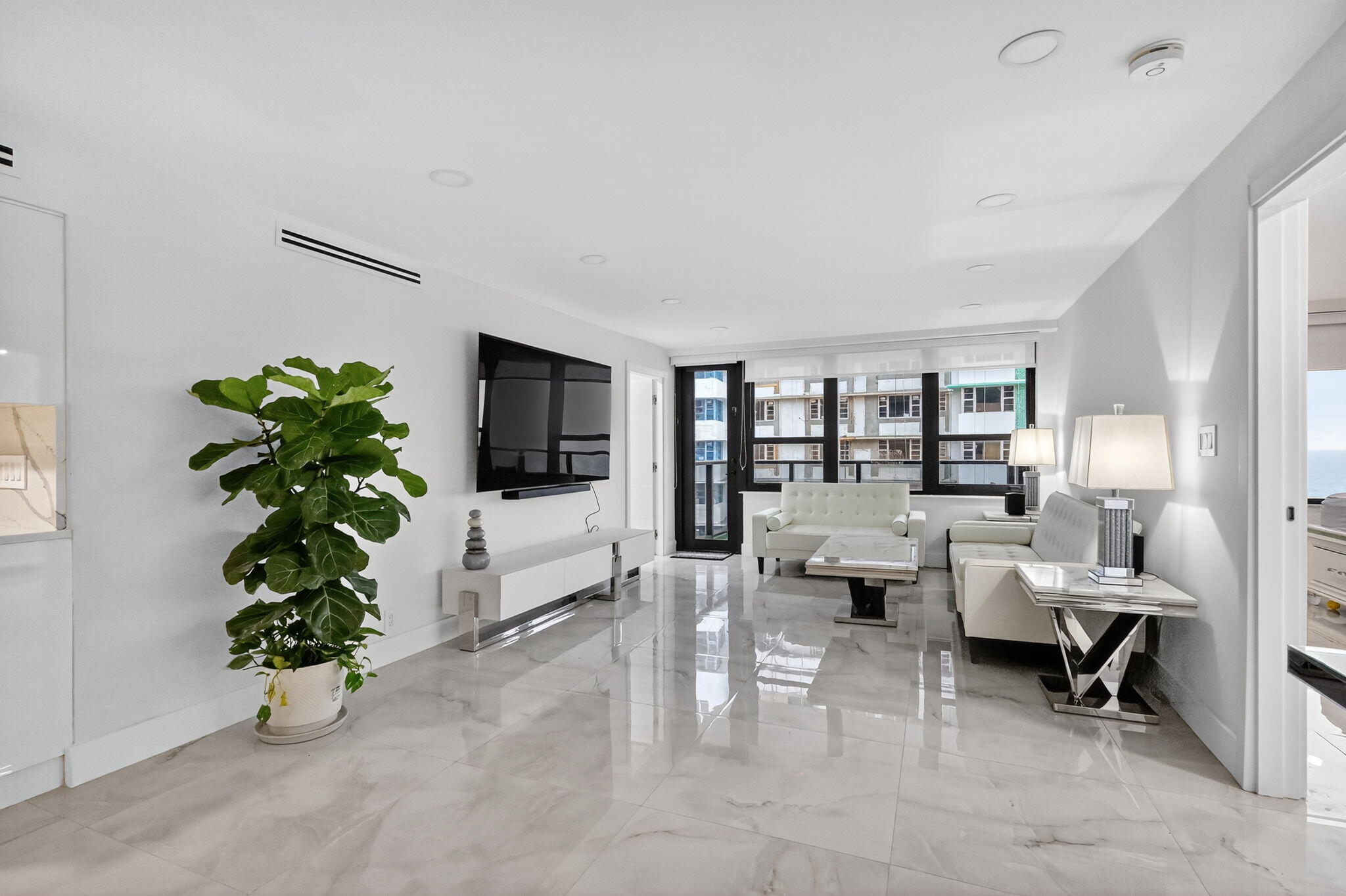 5225 Collins Avenue 1408