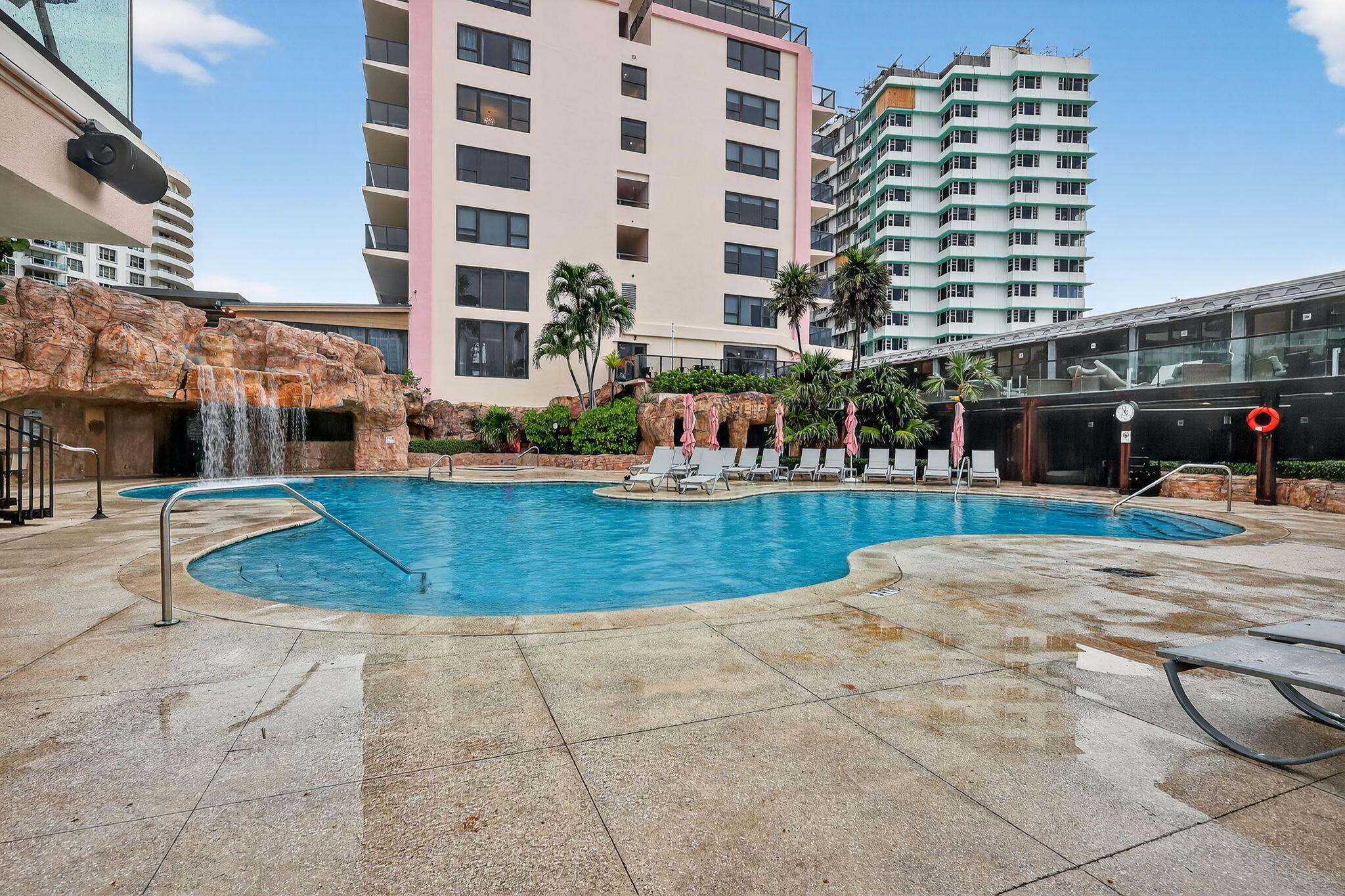 THE ALEXANDER CONDO - Residential