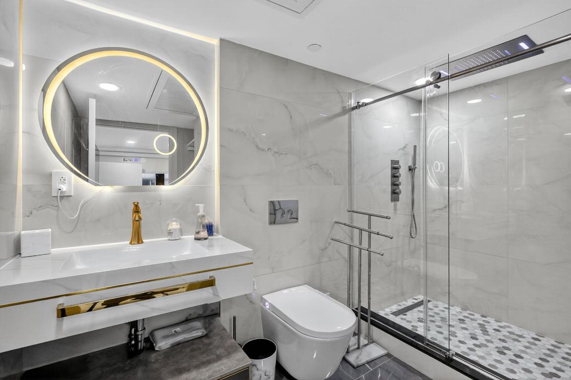 THE ALEXANDER CONDO - Residential