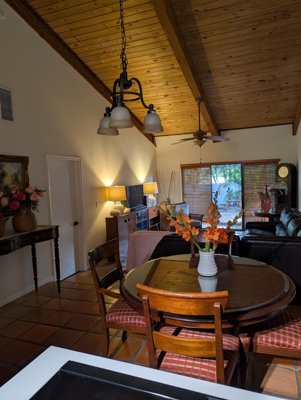 2904 N 35th Terrace, Hollywood, FL, 33021/$469,000 3 2904 N 35th Terrace