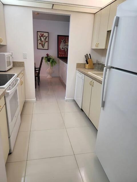 AQUARIUS CONDO - Residential Lease