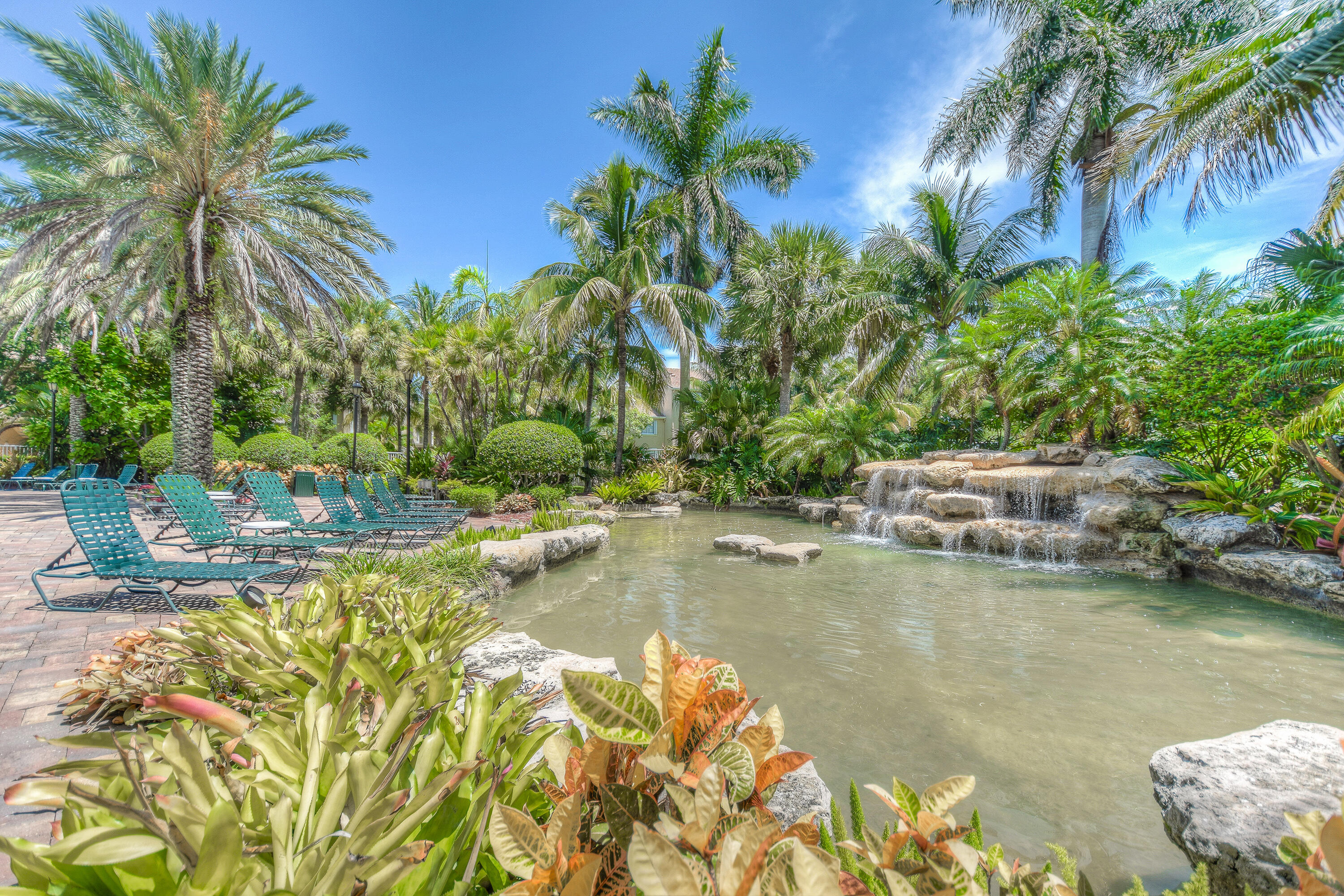 LIGHTHOUSE COVE AT TEQUESTA CONDO - Residential