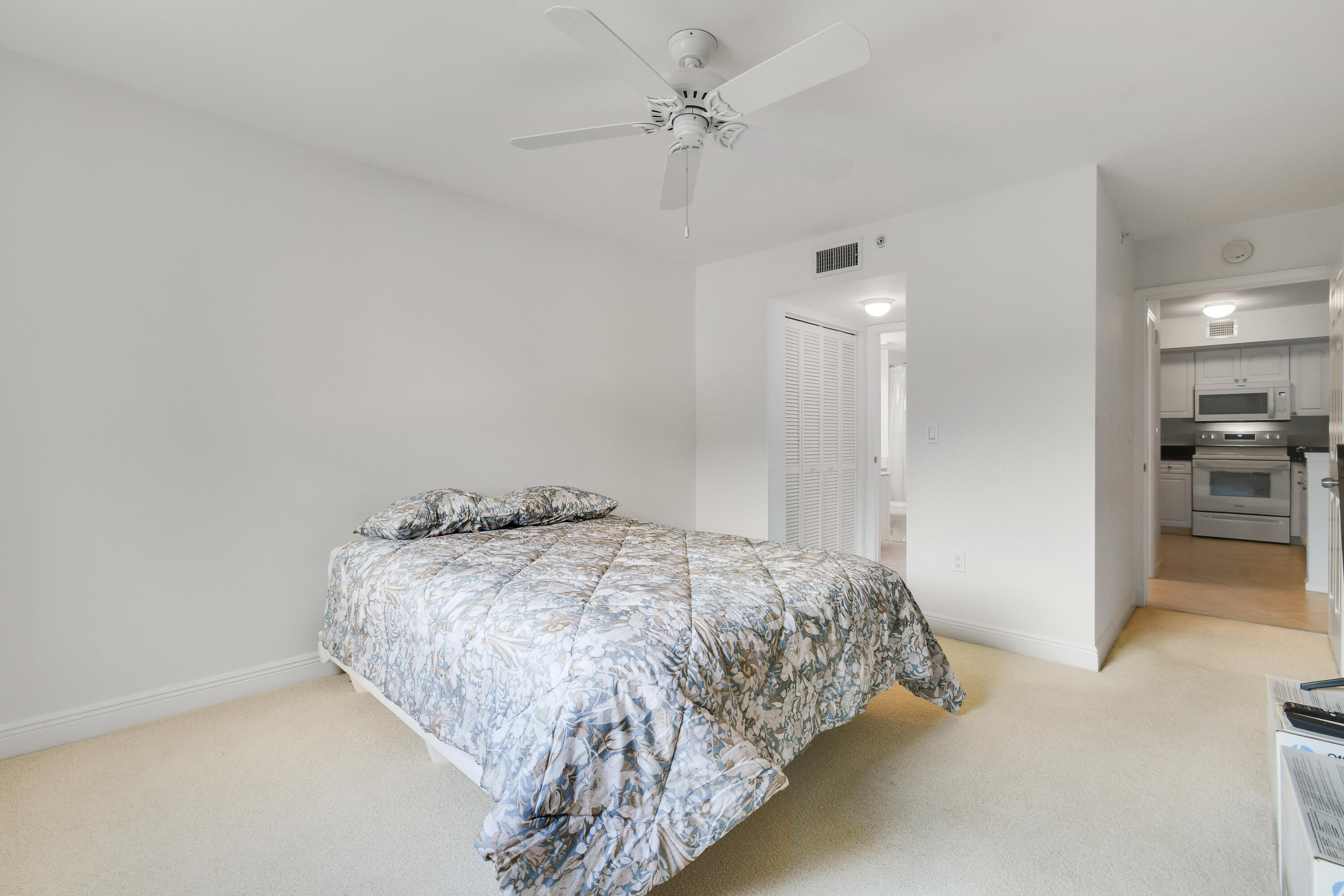 LIGHTHOUSE COVE AT TEQUESTA CONDO - Residential