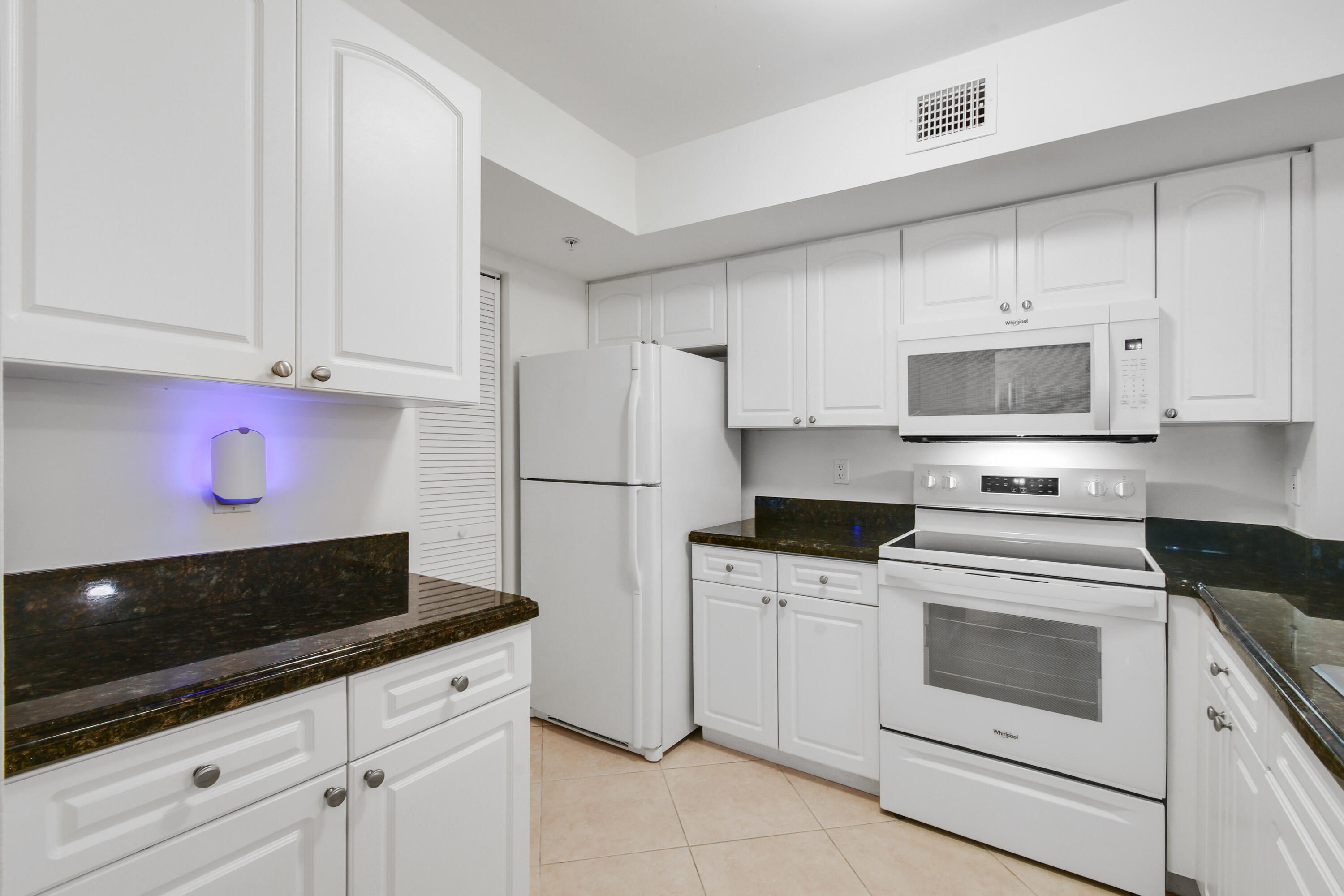 LIGHTHOUSE COVE AT TEQUESTA CONDO - Residential