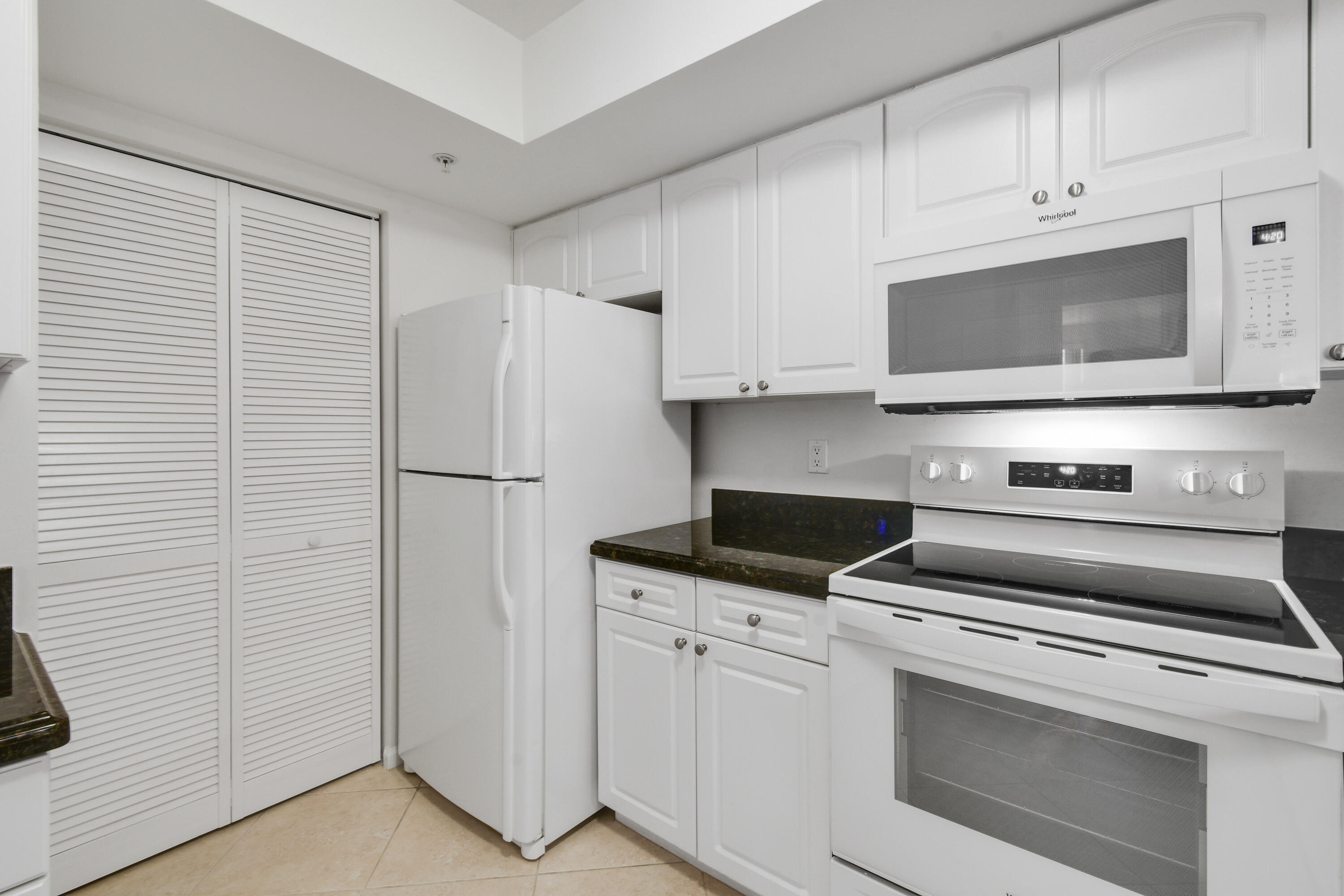 LIGHTHOUSE COVE AT TEQUESTA CONDO - Residential