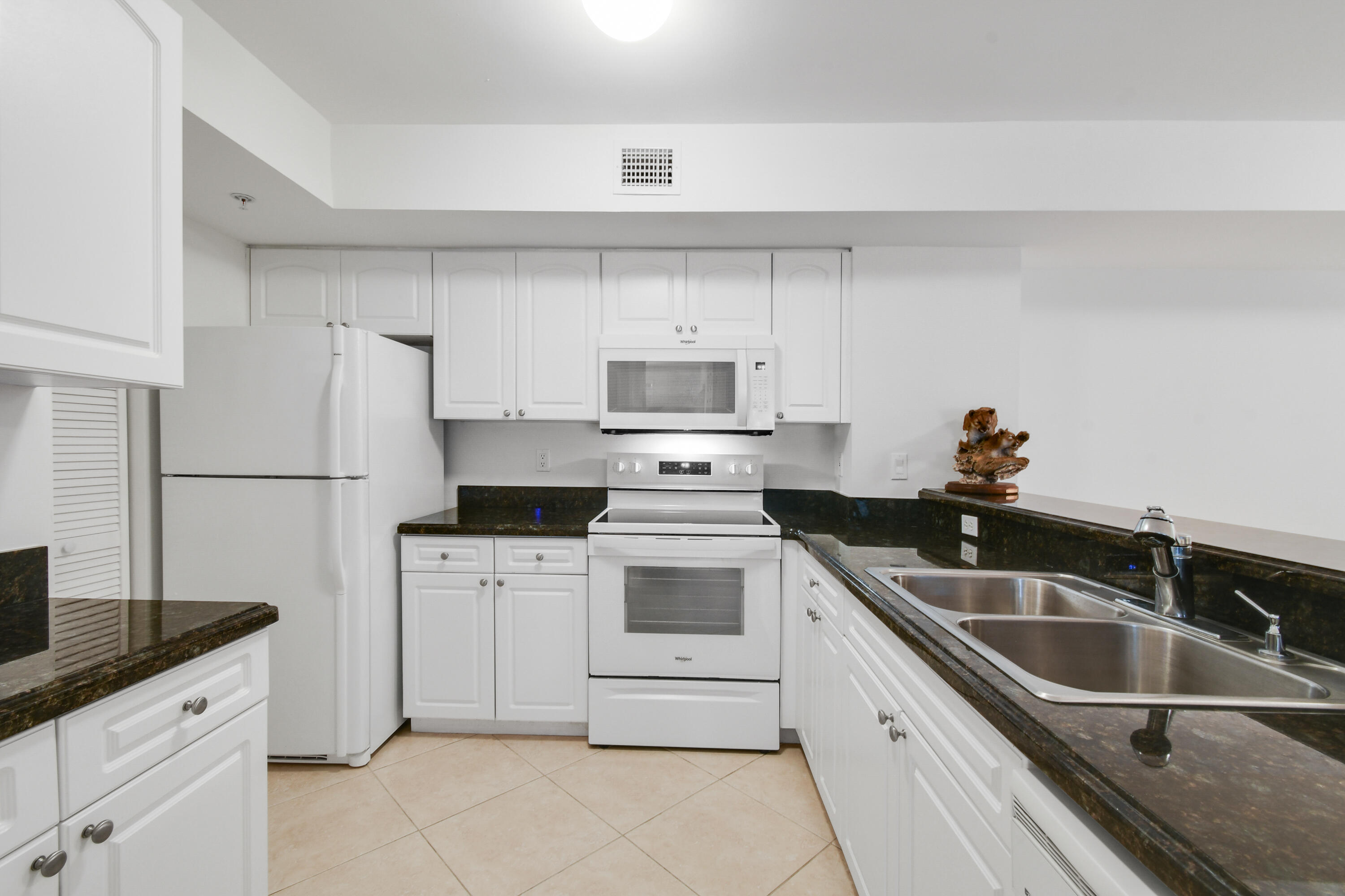 LIGHTHOUSE COVE AT TEQUESTA CONDO - Residential