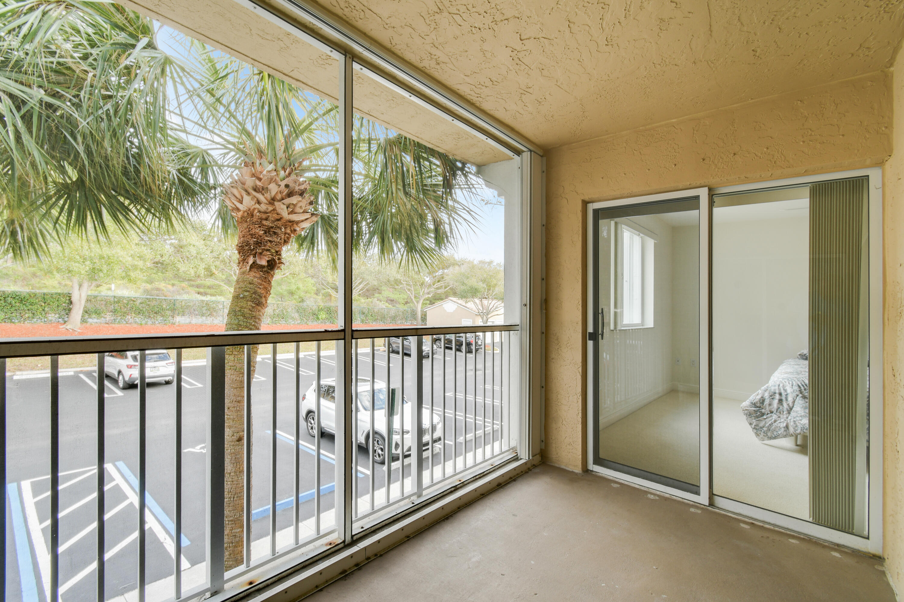 LIGHTHOUSE COVE AT TEQUESTA CONDO - Residential
