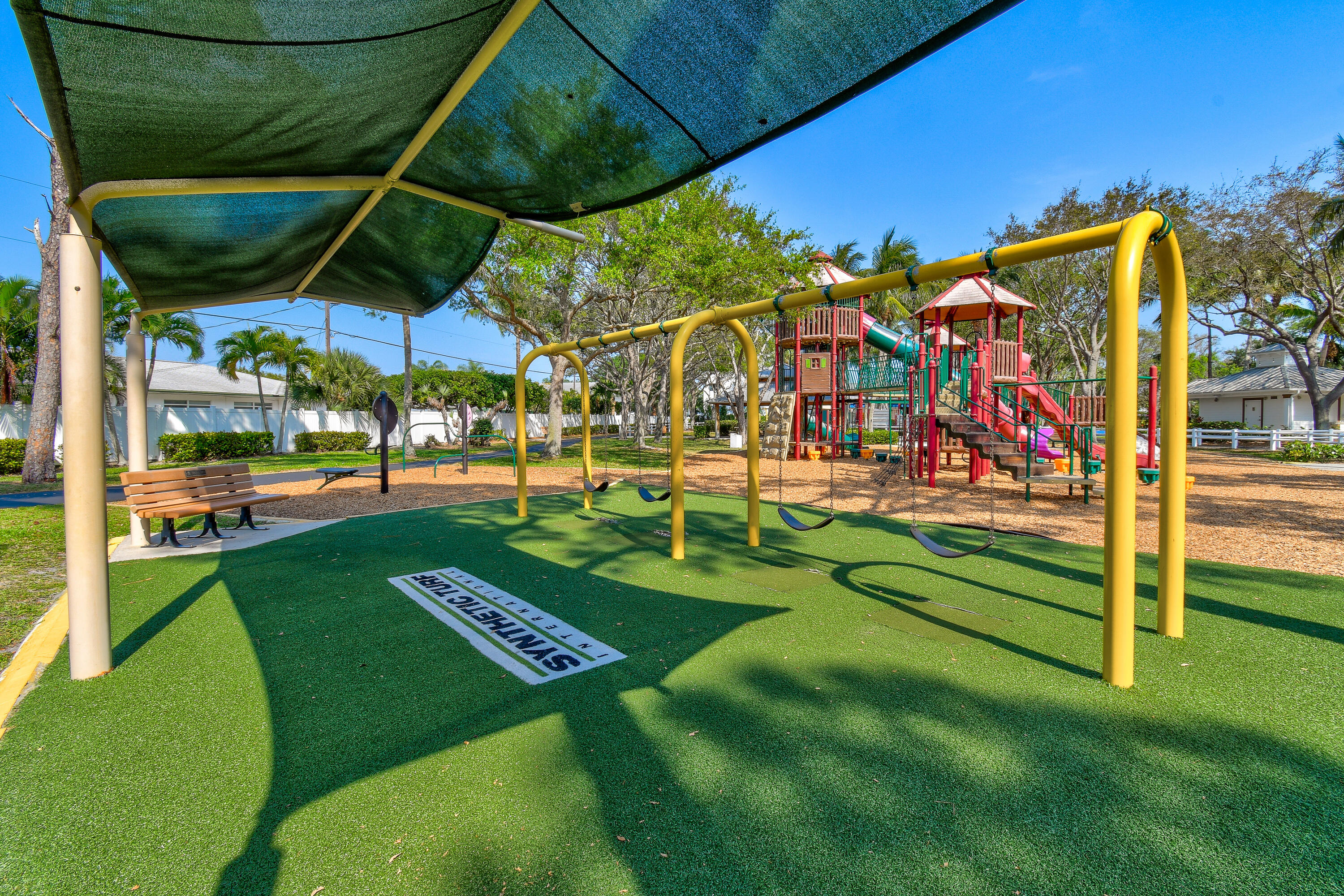 LIGHTHOUSE COVE AT TEQUESTA CONDO - Residential