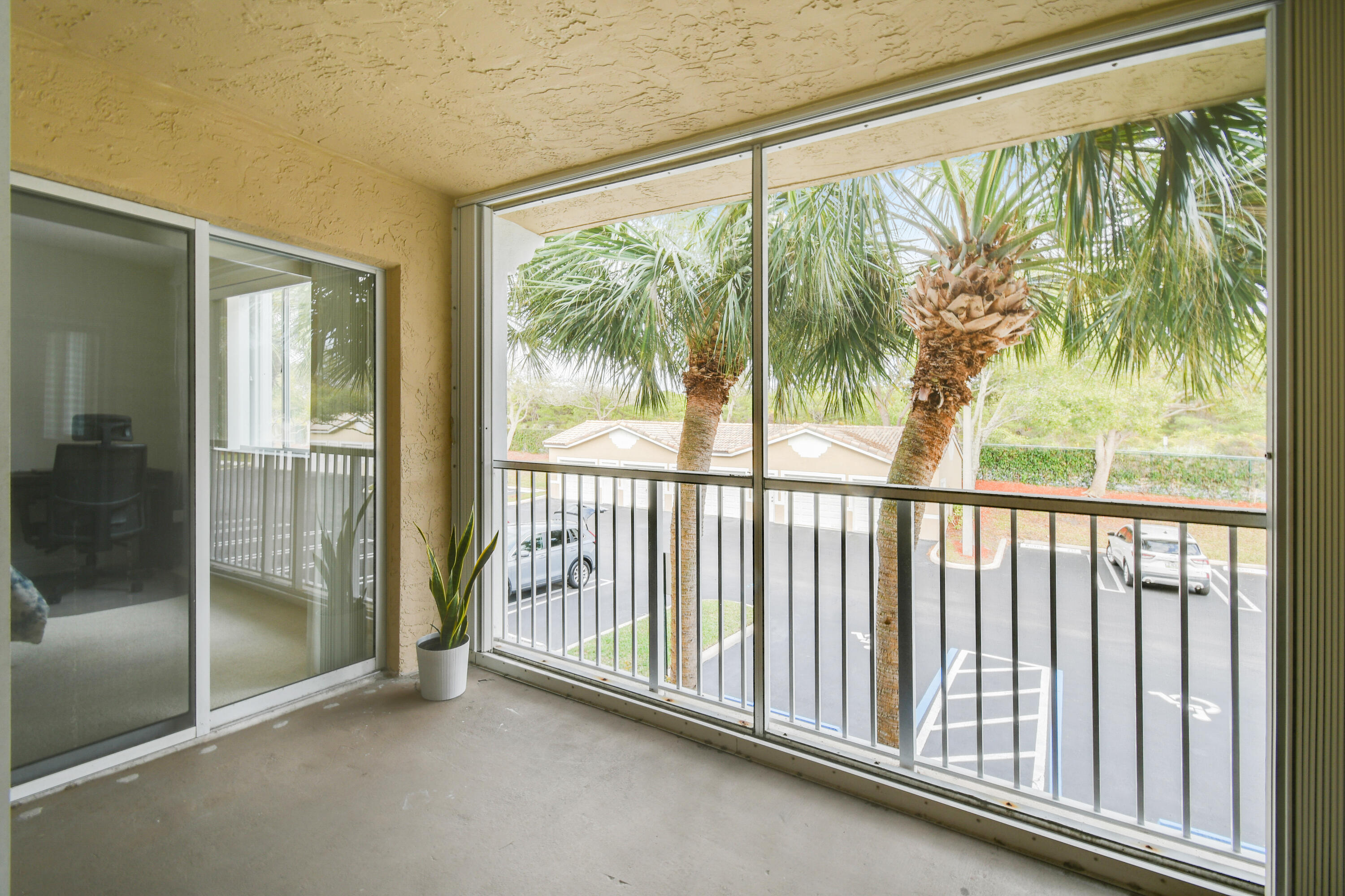 LIGHTHOUSE COVE AT TEQUESTA CONDO - Residential