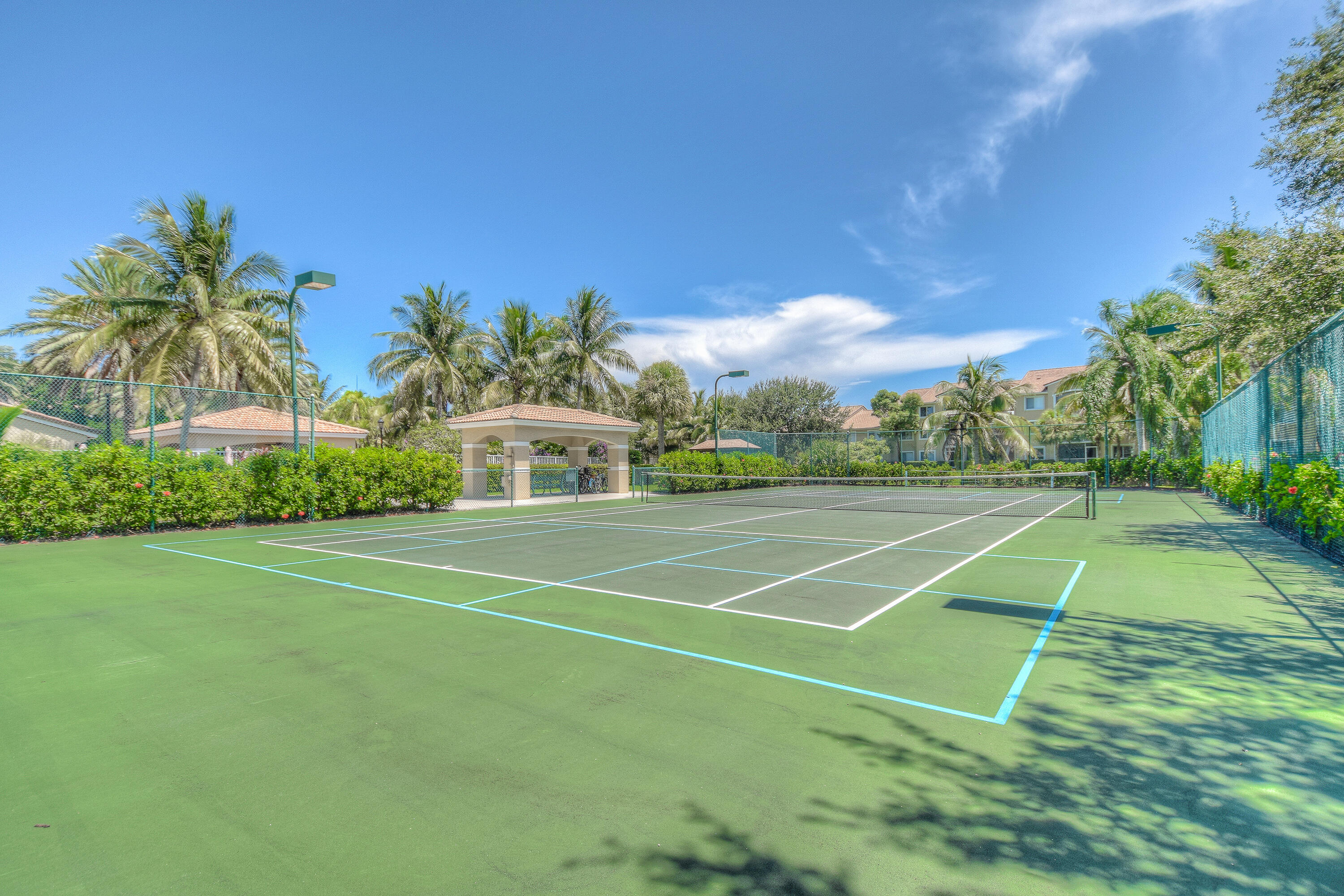 LIGHTHOUSE COVE AT TEQUESTA CONDO - Residential