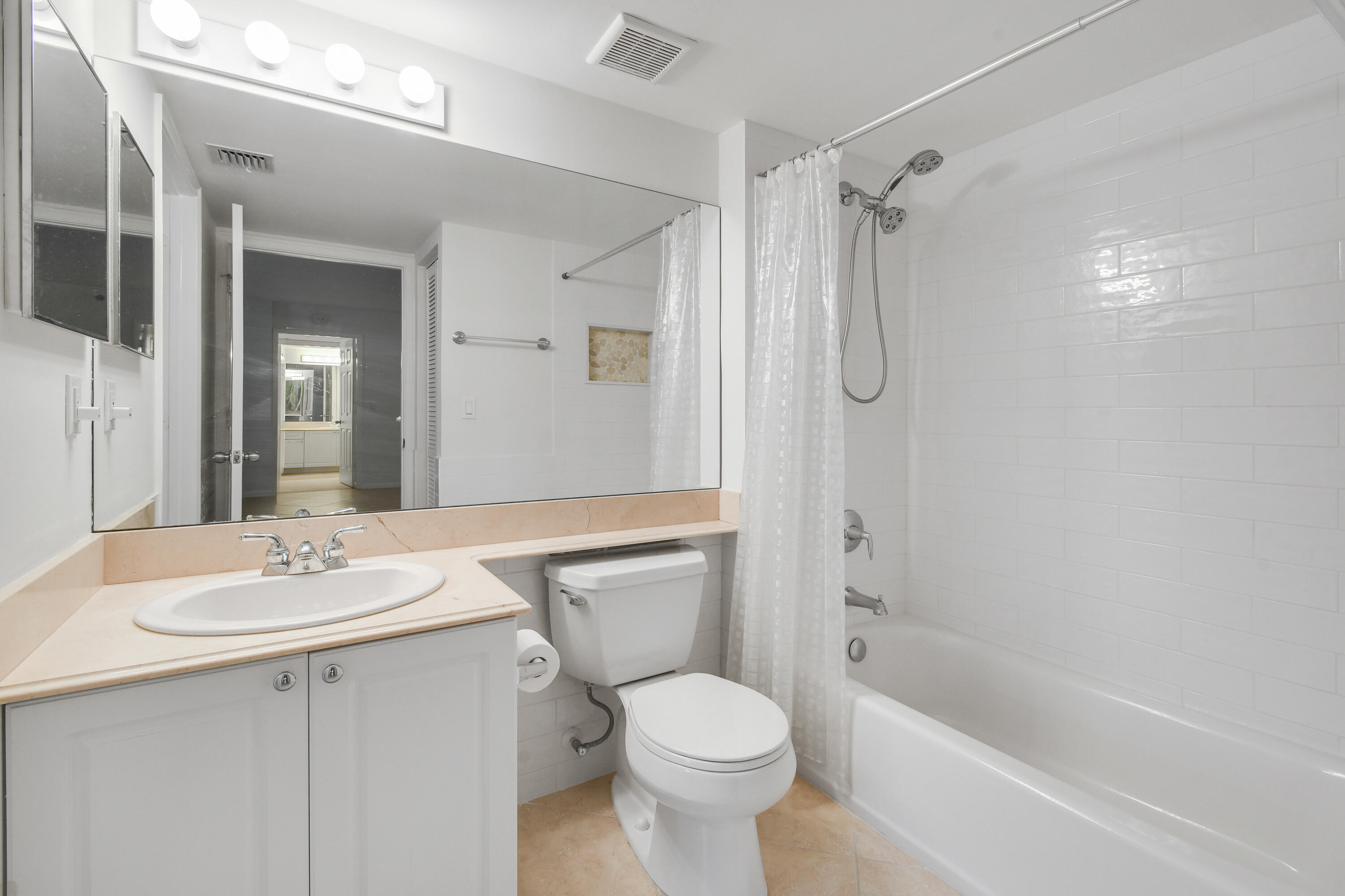 LIGHTHOUSE COVE AT TEQUESTA CONDO - Residential