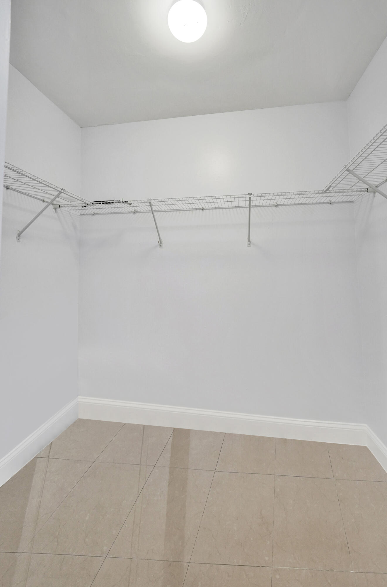 SHERIDAN EAST CONDO BLDG 1 - Residential Lease