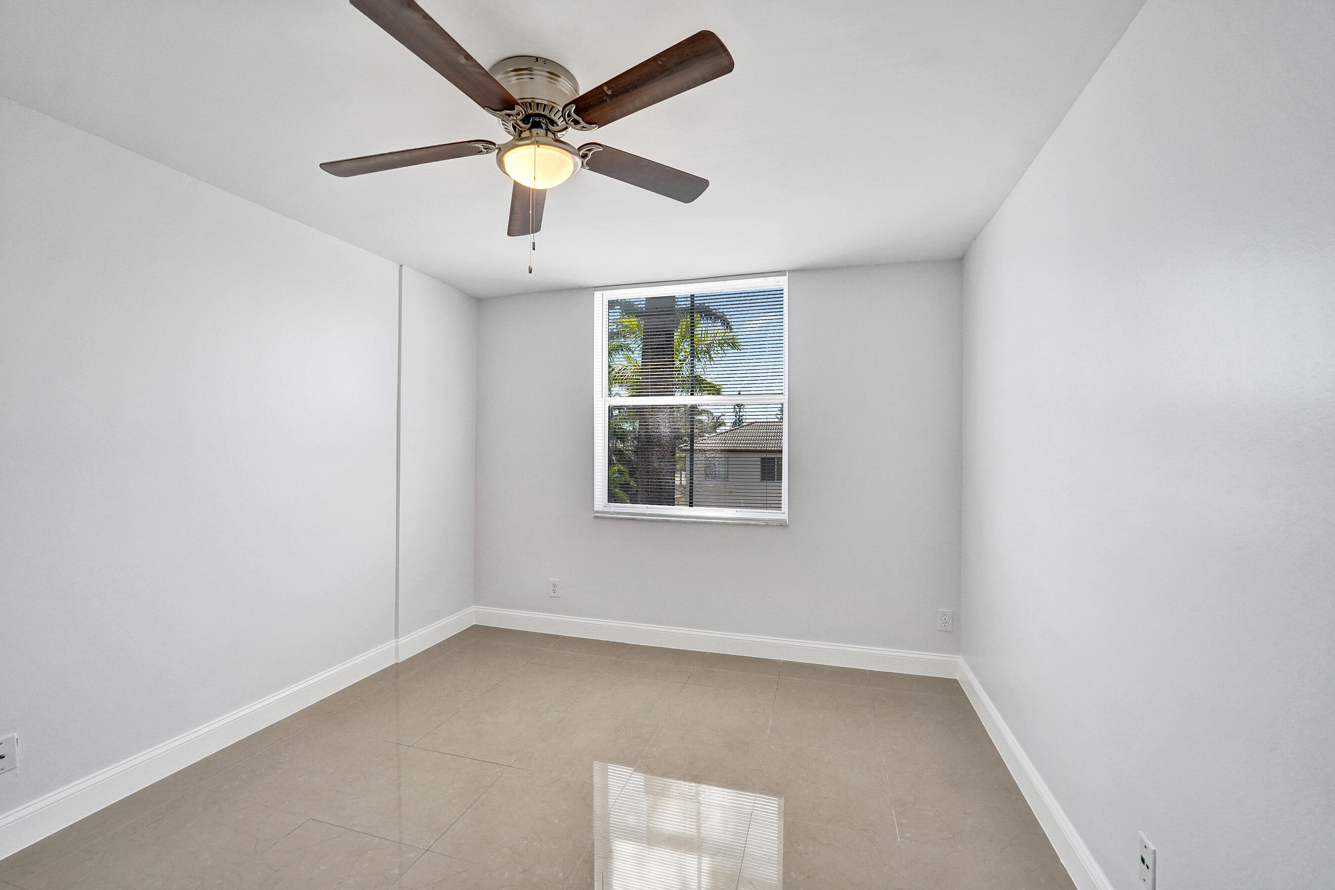SHERIDAN EAST CONDO BLDG 1 - Residential Lease