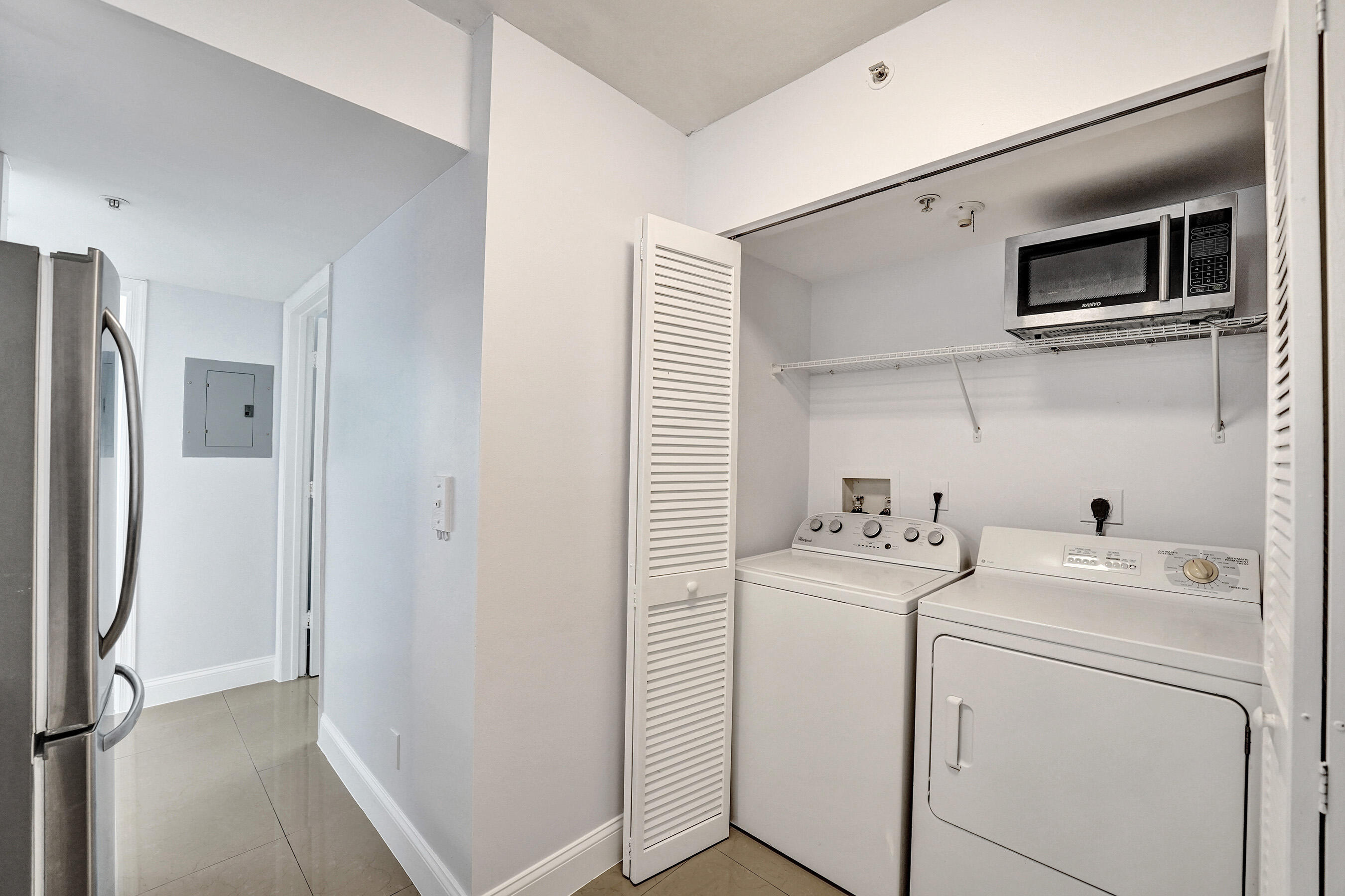 SHERIDAN EAST CONDO BLDG 1 - Residential Lease