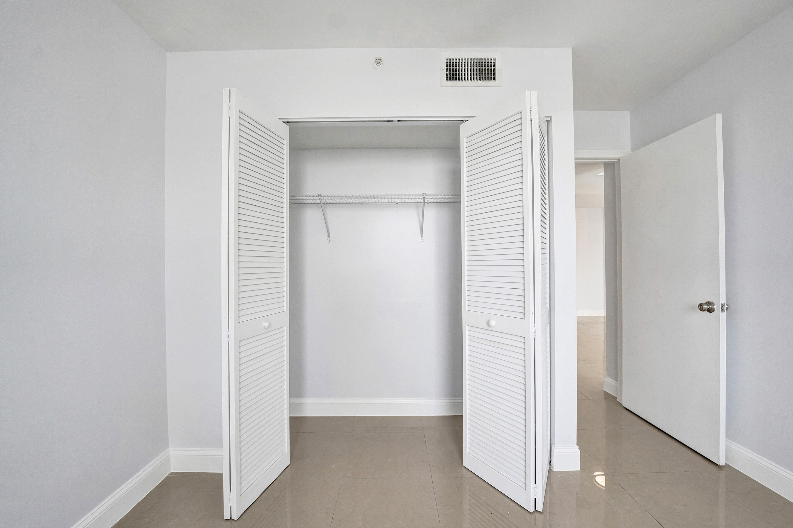 SHERIDAN EAST CONDO BLDG 1 - Residential Lease