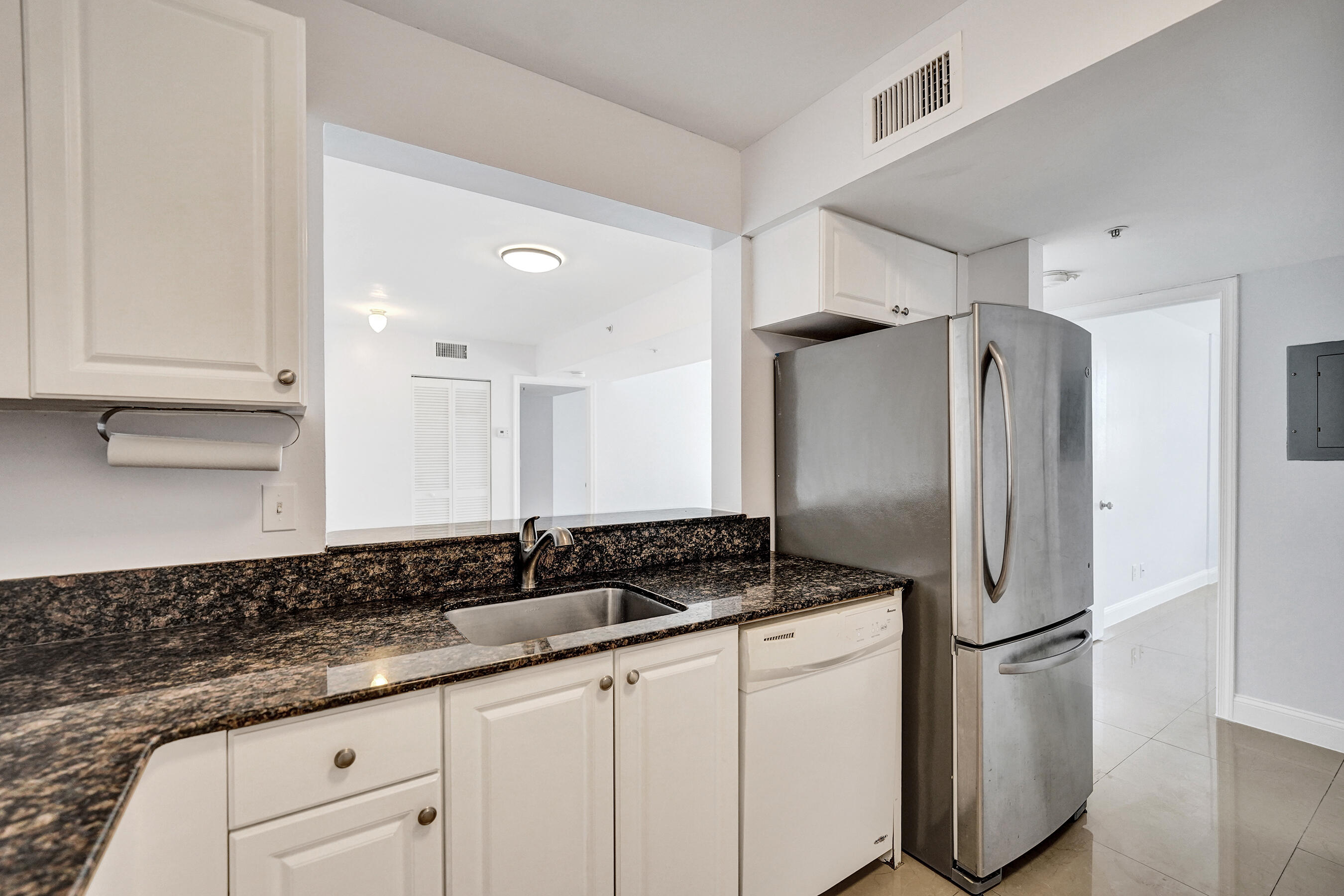 SHERIDAN EAST CONDO BLDG 1 - Residential Lease