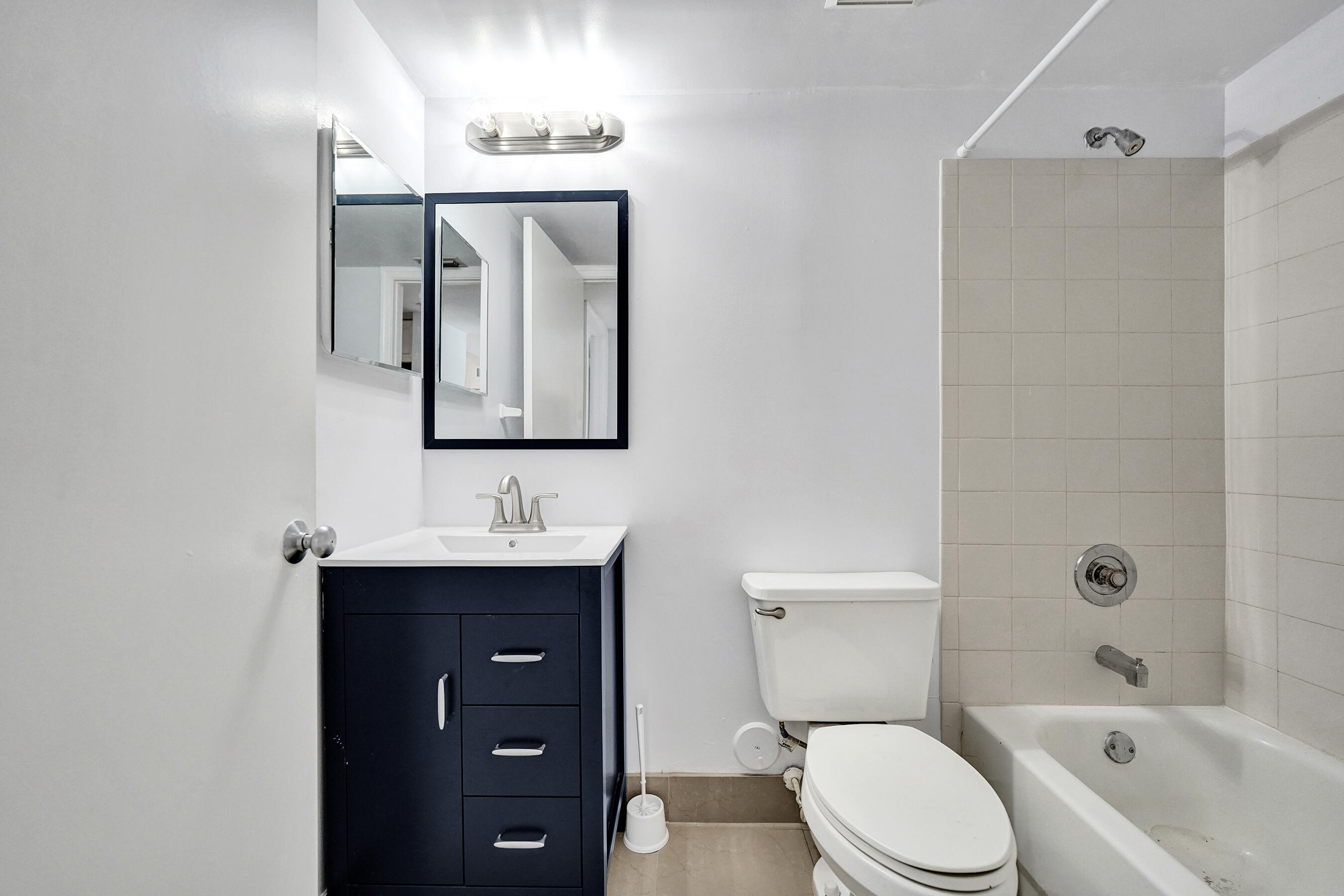 SHERIDAN EAST CONDO BLDG 1 - Residential Lease