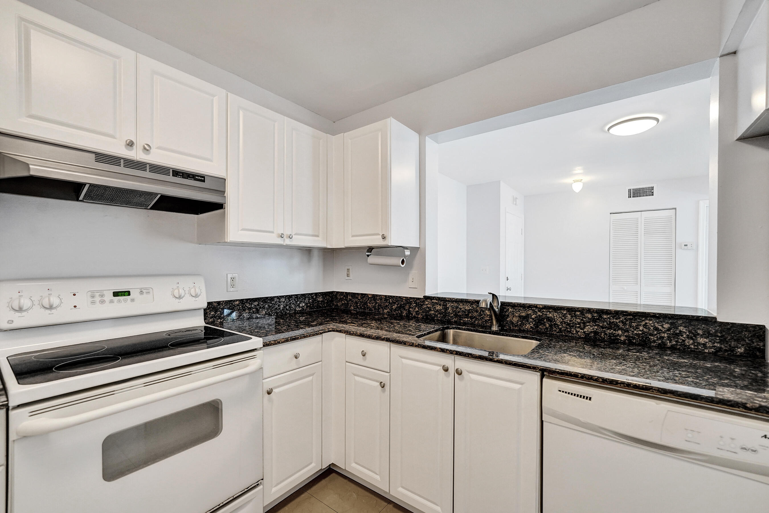 SHERIDAN EAST CONDO BLDG 1 - Residential Lease