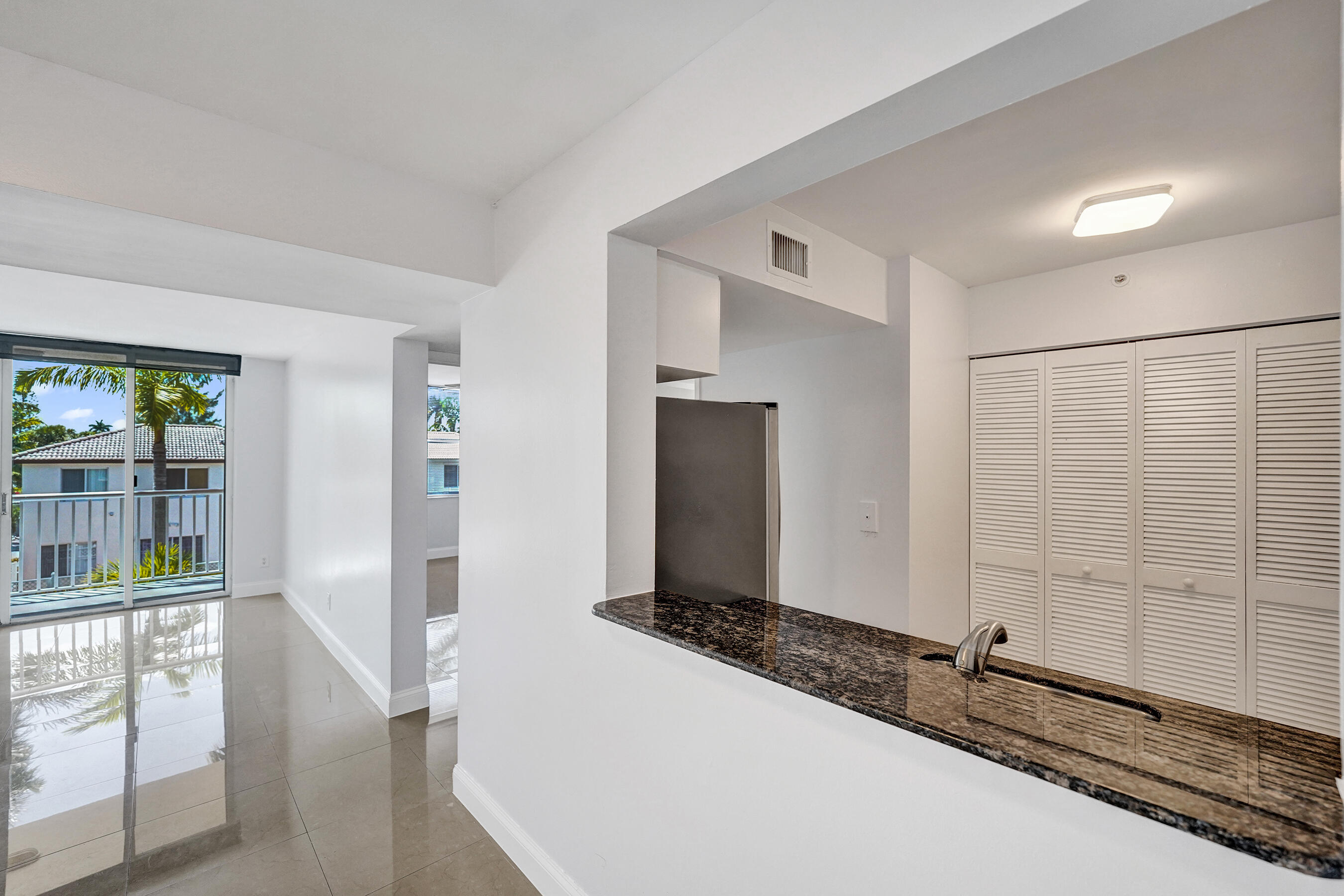 SHERIDAN EAST CONDO BLDG 1 - Residential Lease