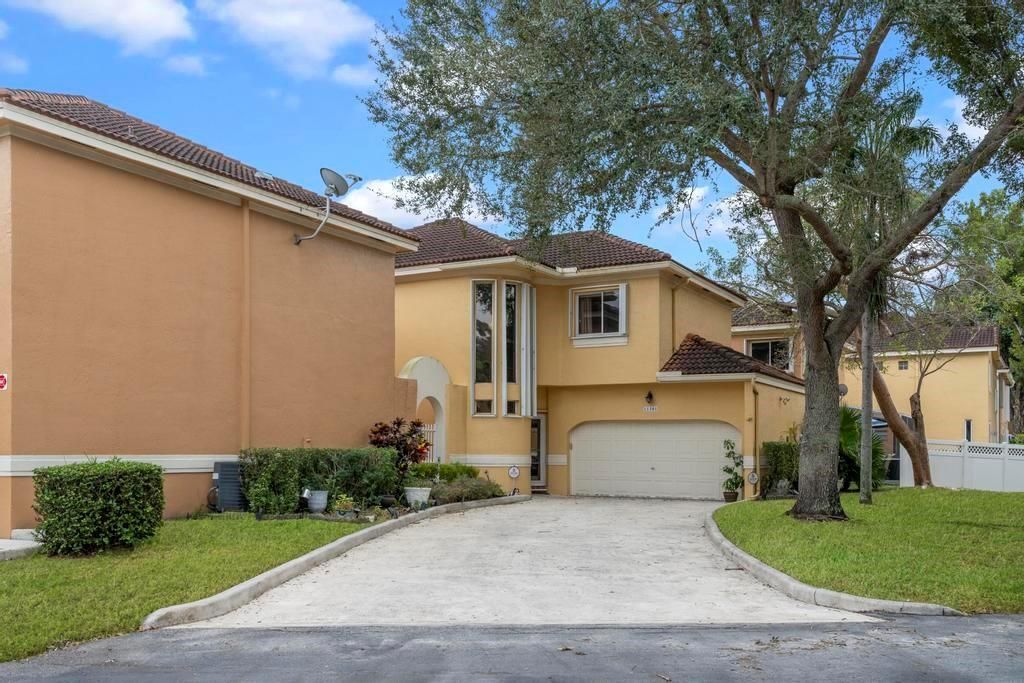 Photo of 11381 Lakeview Drive, Coral Springs, FL 33071 (MLS # F10417399)