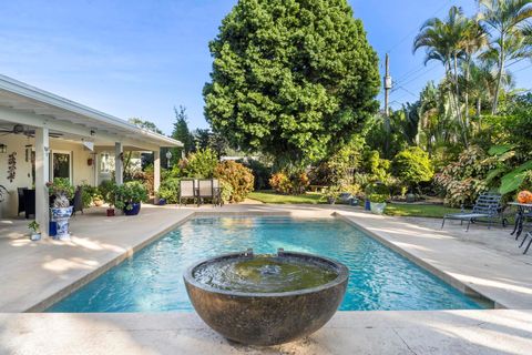 A home in Lake Clarke Shores