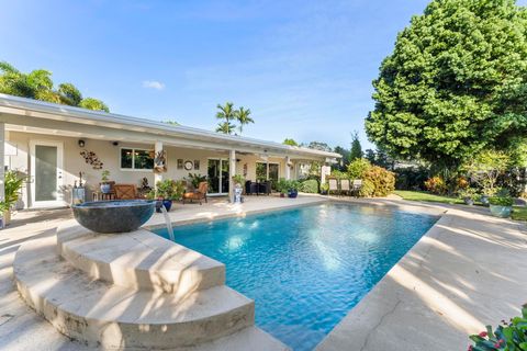 A home in Lake Clarke Shores