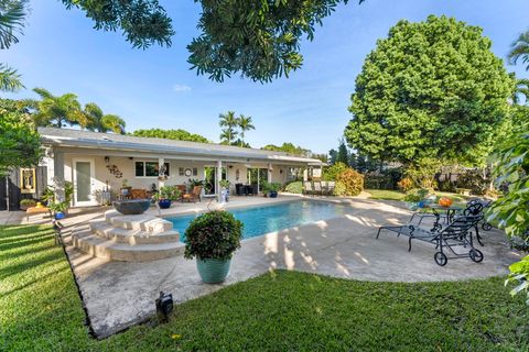 A home in Lake Clarke Shores