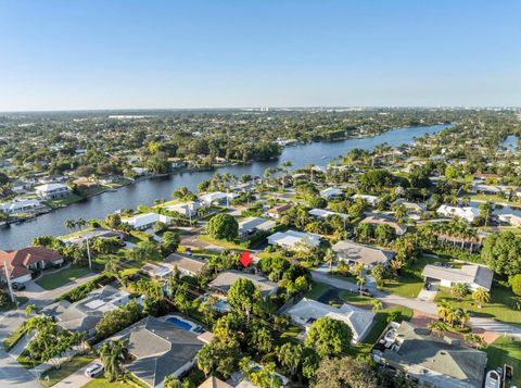 A home in Lake Clarke Shores