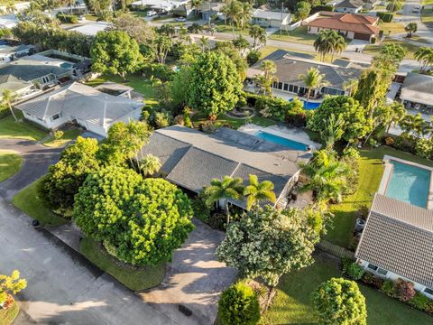 A home in Lake Clarke Shores