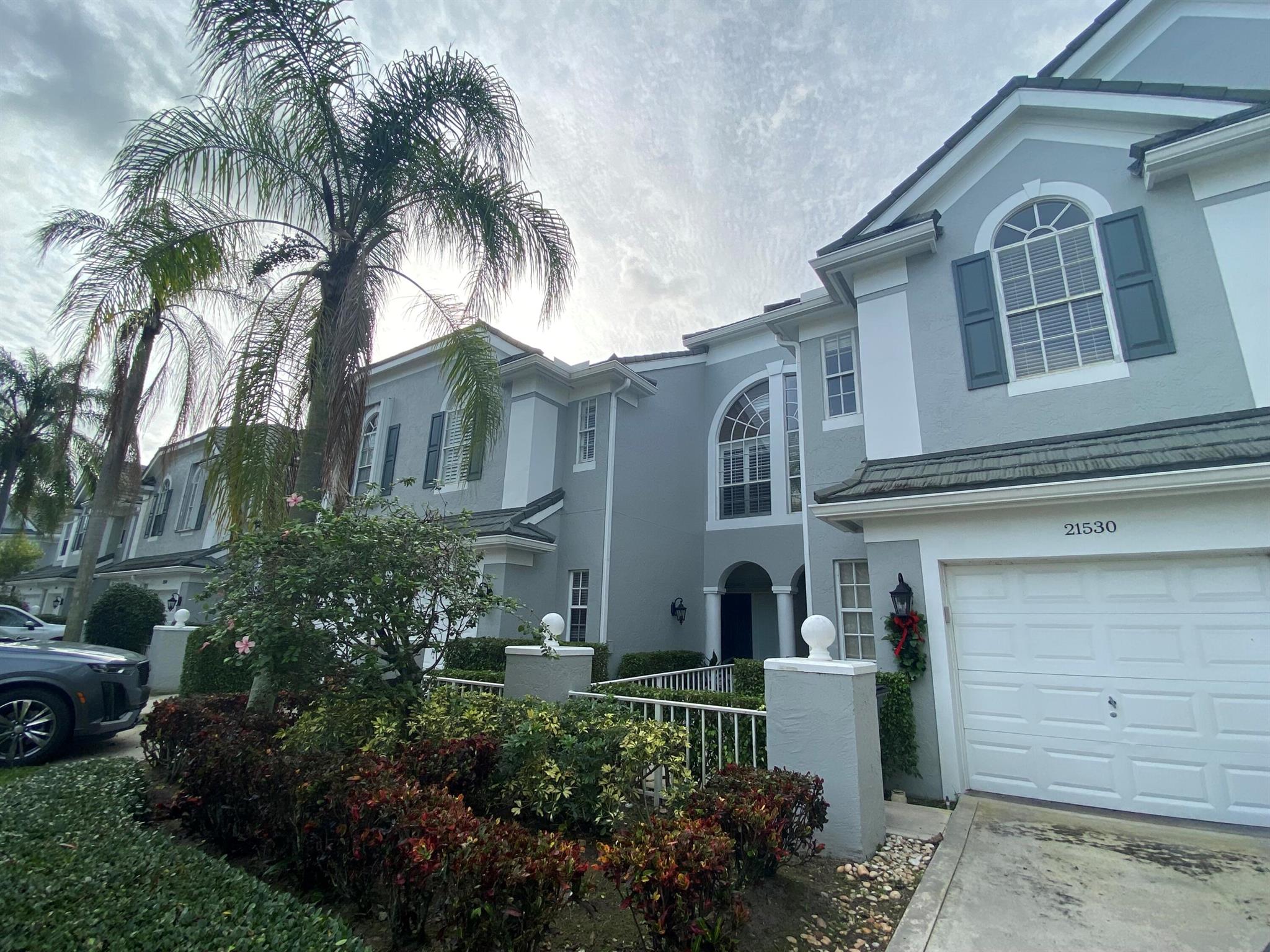 GREAT LOCATION IN THE HEART OF BOCA RATON. NEXT TO TOWN CENTER MALL . VERY CLOSE TO ALL RESTAURANTS , SHOPPING AREAS . BEAUTIFUL TOWNHOME WITH LARGE 2 BEDROOM AND LARGE DEN AREA UPSTAIRS. IT HAS BEAUTIFUL OPEN CANAL AND GARDEN VIEW. THERE IS NO POOL IN THIS SMALL COMMUNITY HOWEVER IT IS NEXT TO TENNIS AND SWIMMING CLUB AND EASY TO BECOME A MEMBER.