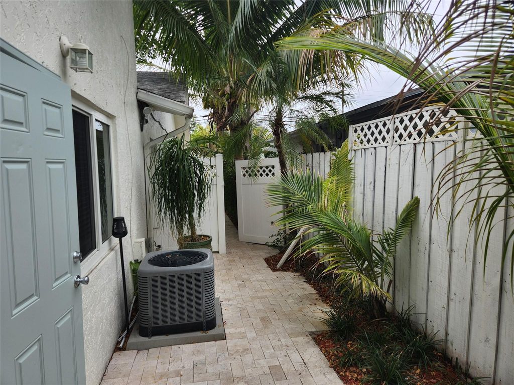 Photo of 1099 NE 32nd Street, Oakland Park, FL 33334 (MLS # F10495146)