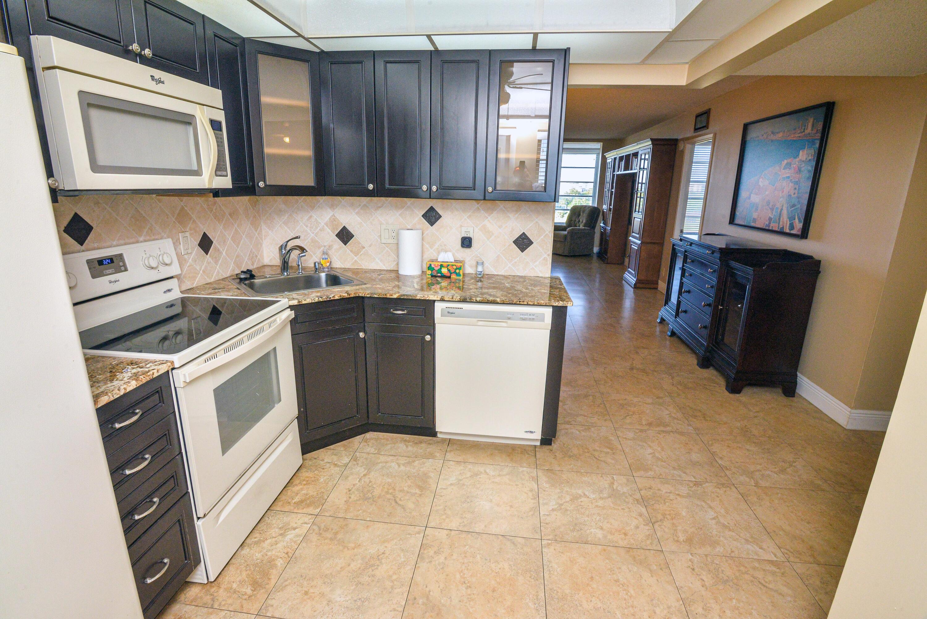 NO 21 PALM-AIRE COUNTRY CLUB - Residential Lease