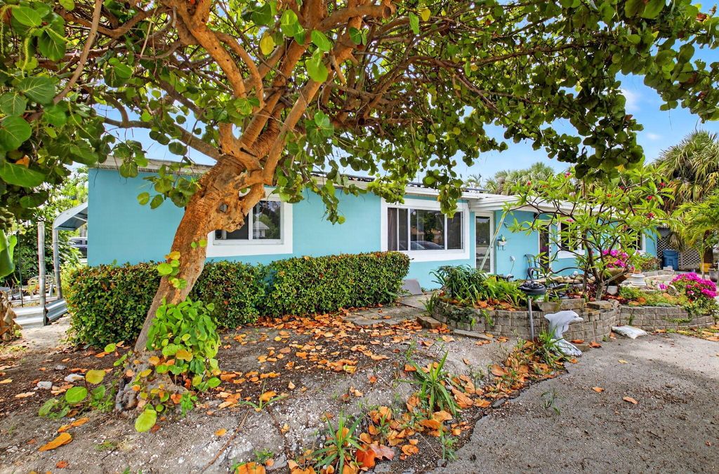 Photo of 1115 S Seacrest Boulevard, Boynton Beach, FL 33435 (MLS # R11096138)