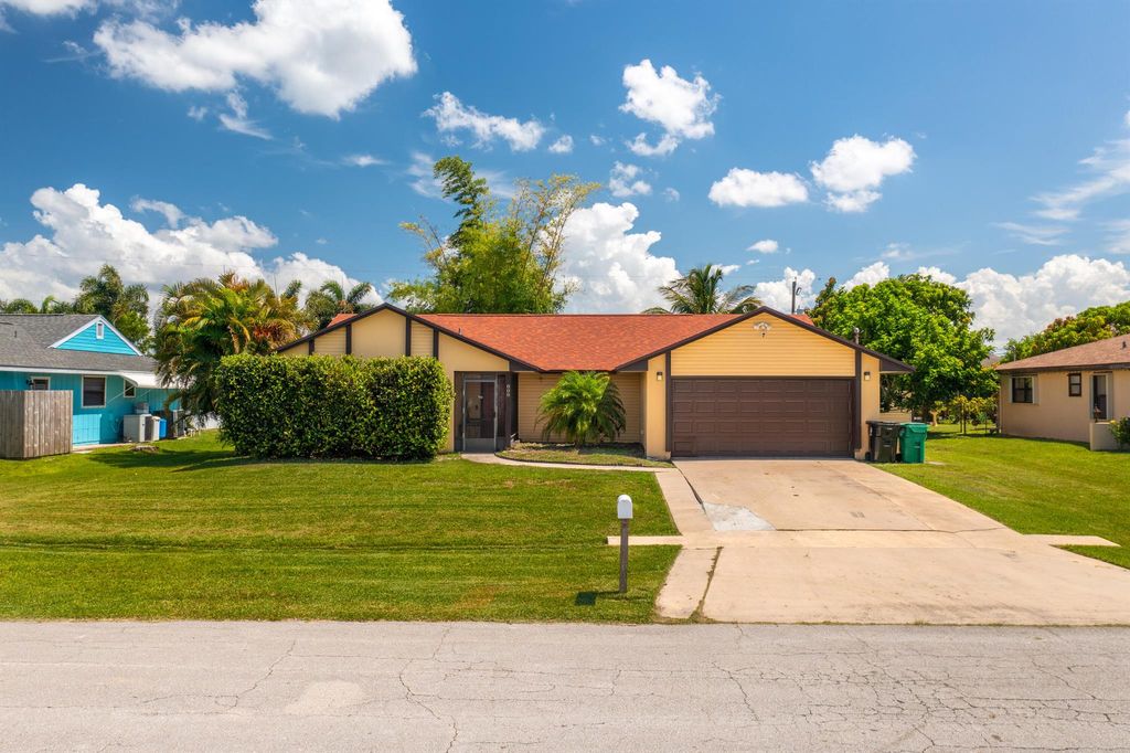 Photo of 808 SE Celtic Avenue, Port St Lucie, FL 34983 (MLS # R10897704)