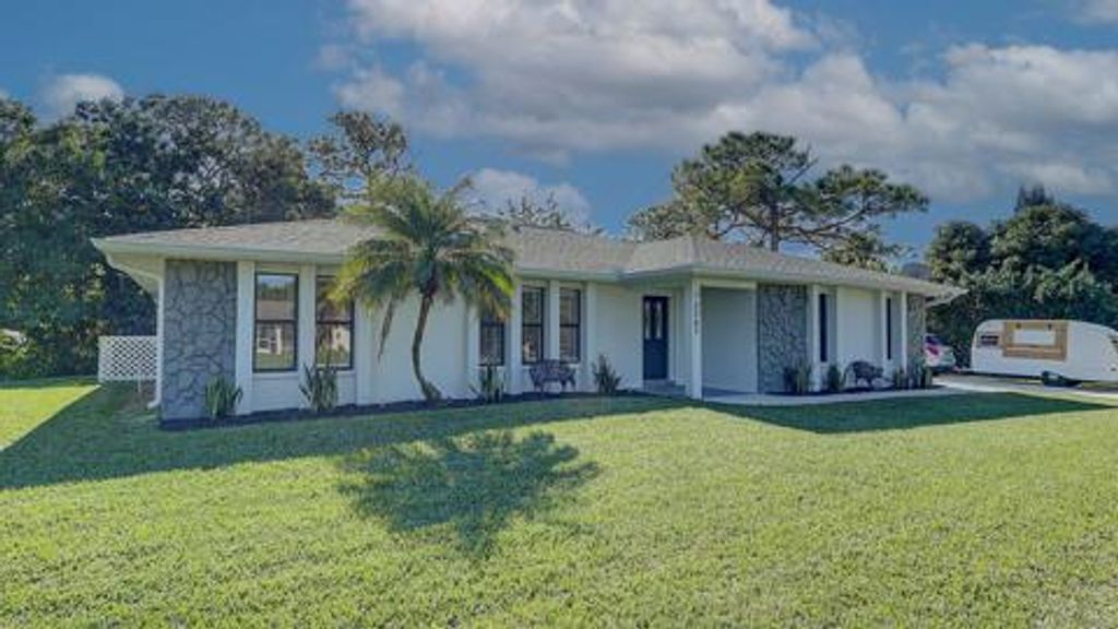 Photo of 2367 SE Diamond Court, Stuart, FL 34997 (MLS # R10819801)