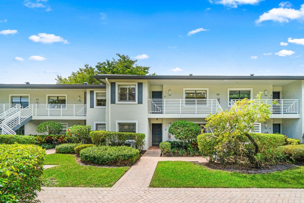 Photo of 10 Southport Lane #F, Boynton Beach, FL 33436 (MLS # B26009168)