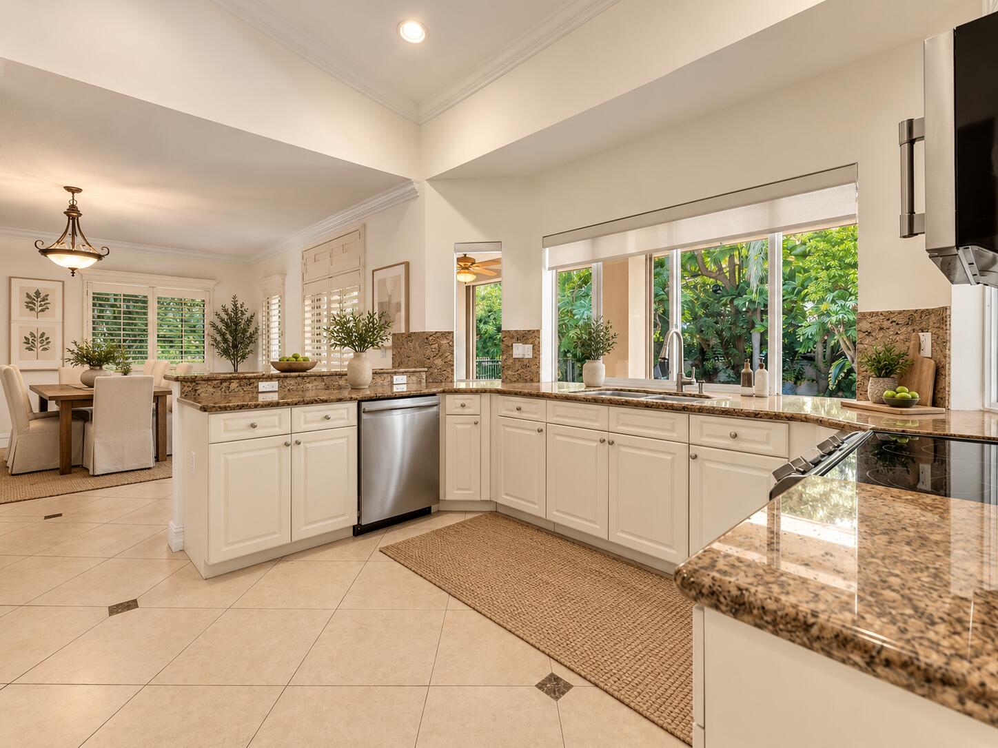 820 TANGIER Street, Coral Gables, FL, 33134/$1,525,500 2 820 TANGIER Street