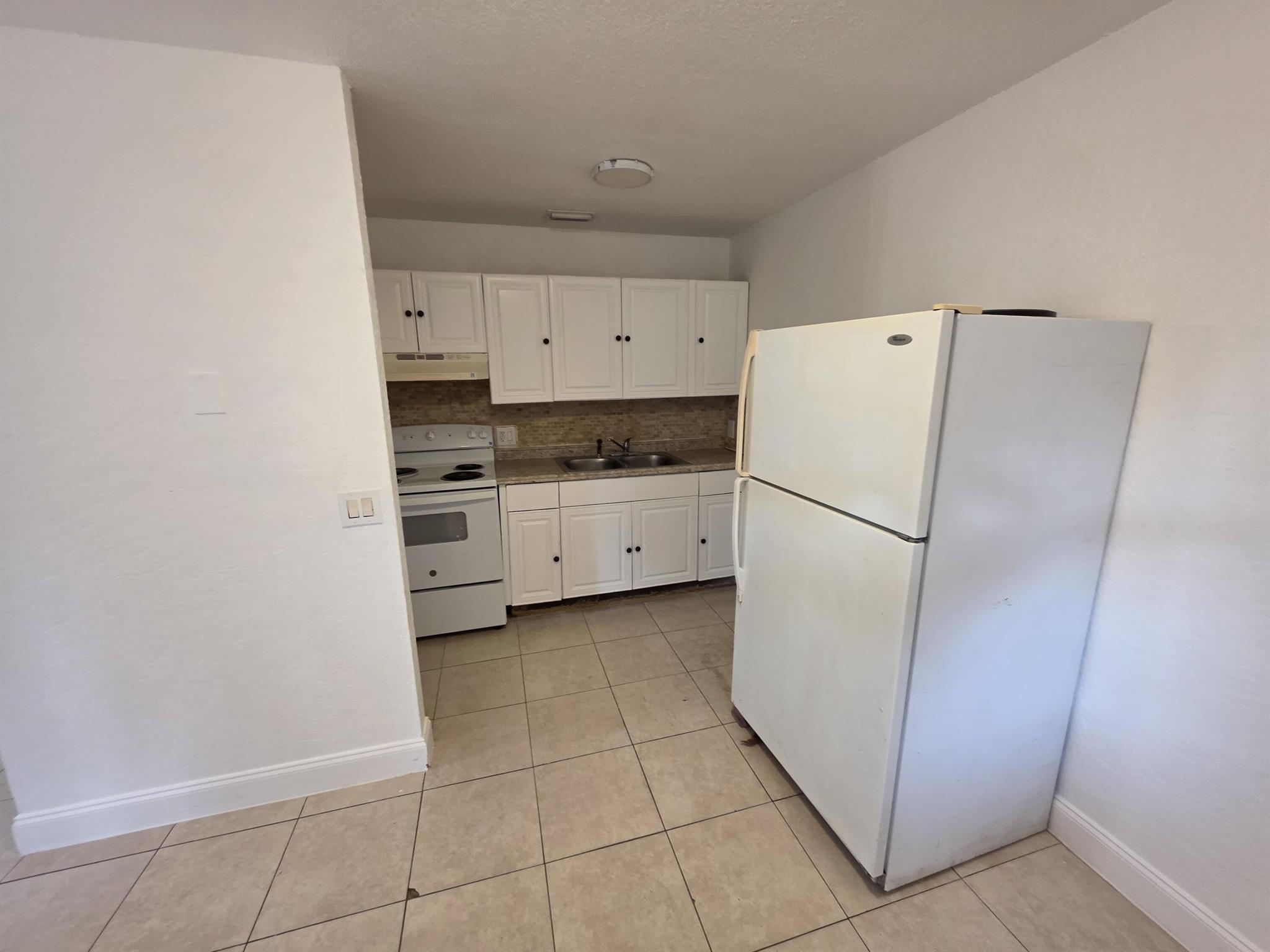 LAKE WORTH TOWN OF - Residential Lease