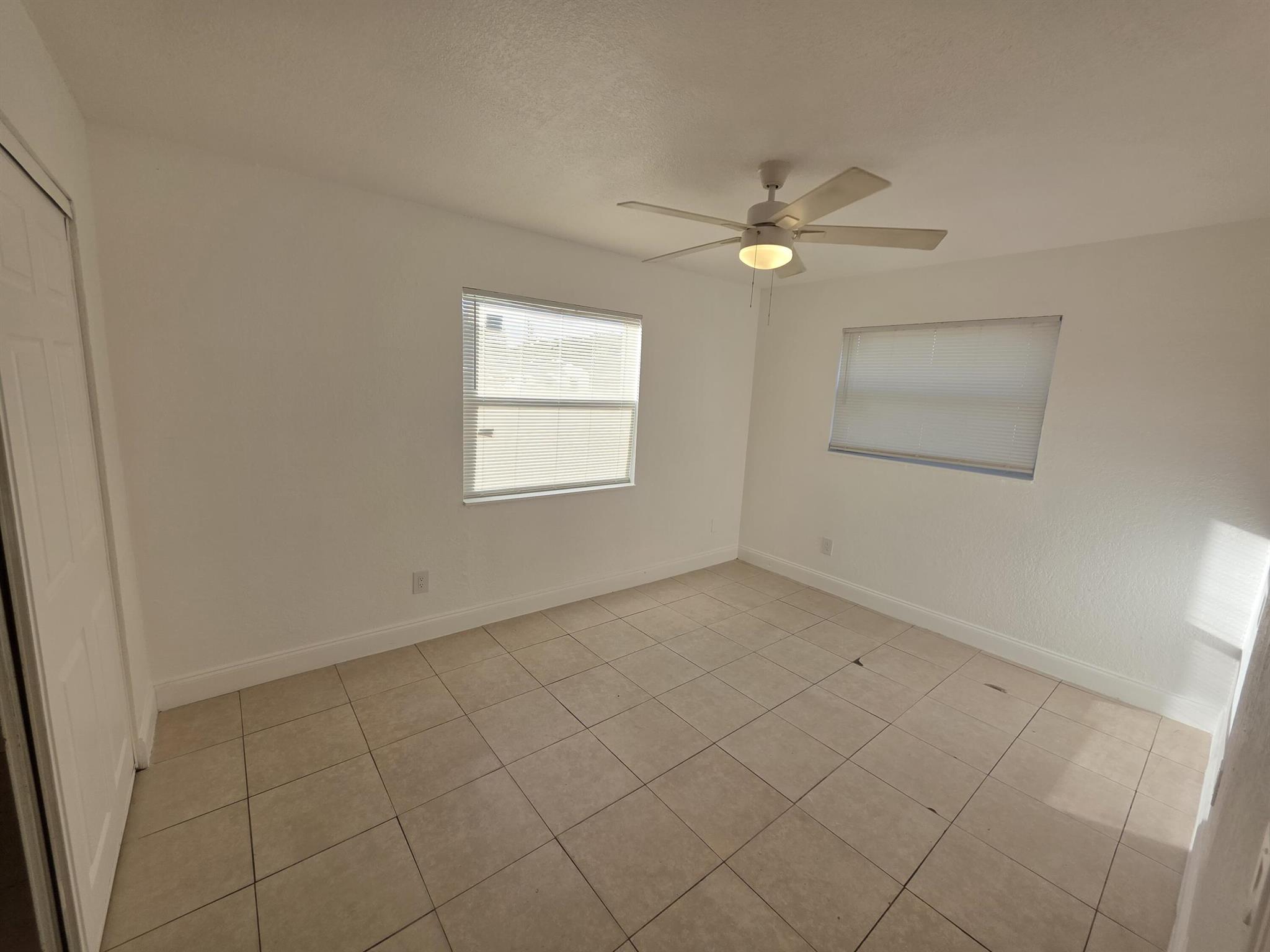 LAKE WORTH TOWN OF - Residential Lease