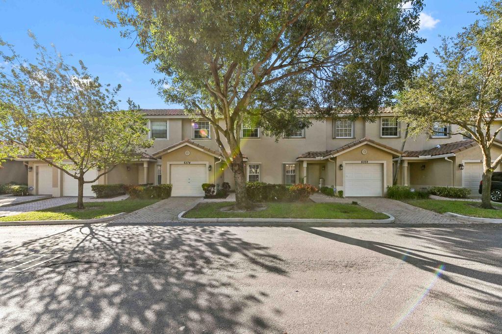 Photo of 6374 Park Lake Circle #6374, Boynton Beach, FL 33437 (MLS # B26011685)