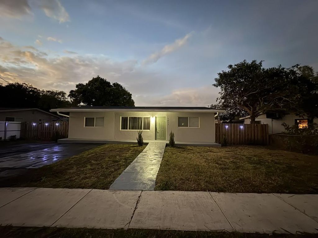 Photo of 5411 SW 41st Street, Davie, FL 33314 (MLS # F10496428)