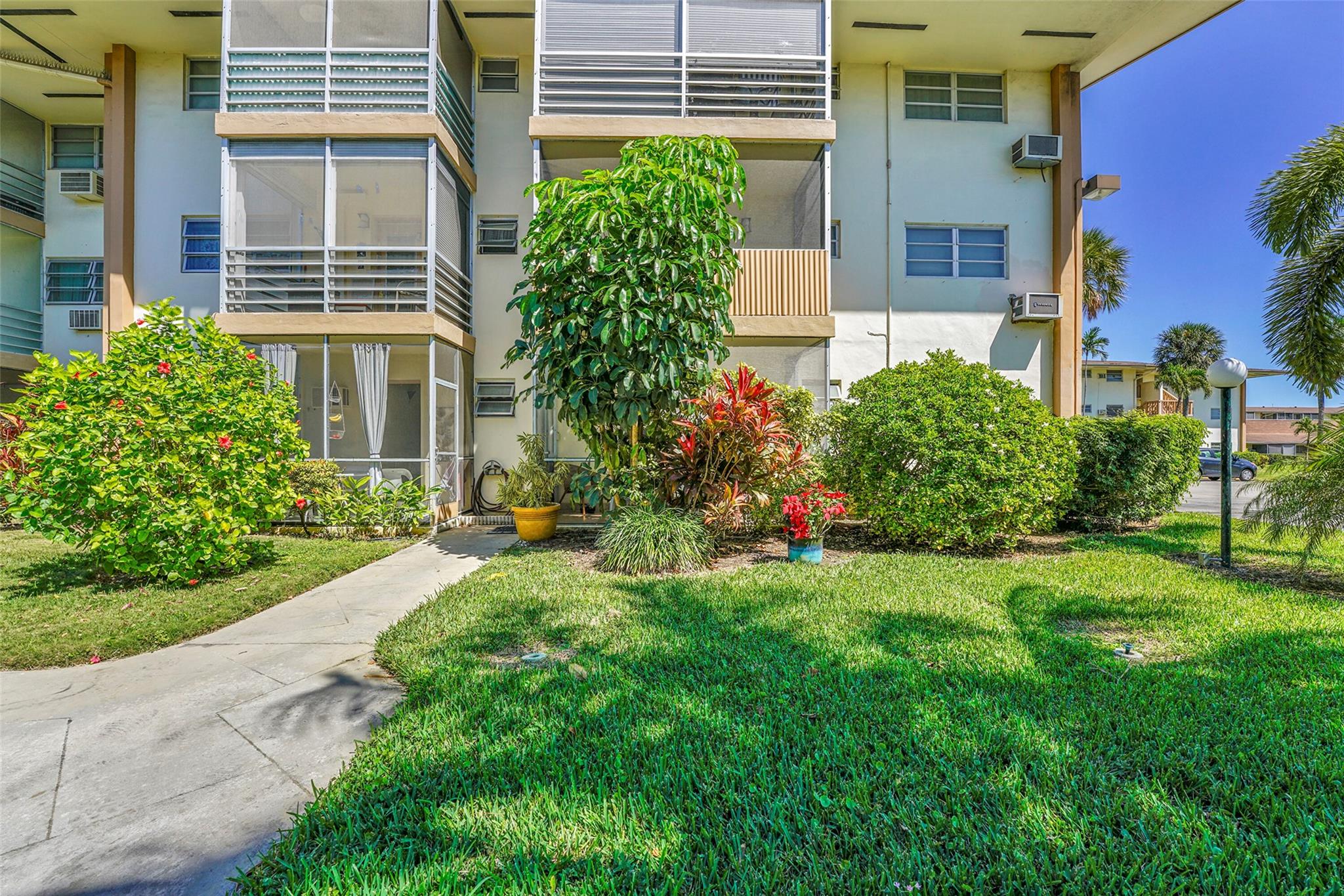 17090 NE 14th Ave 103