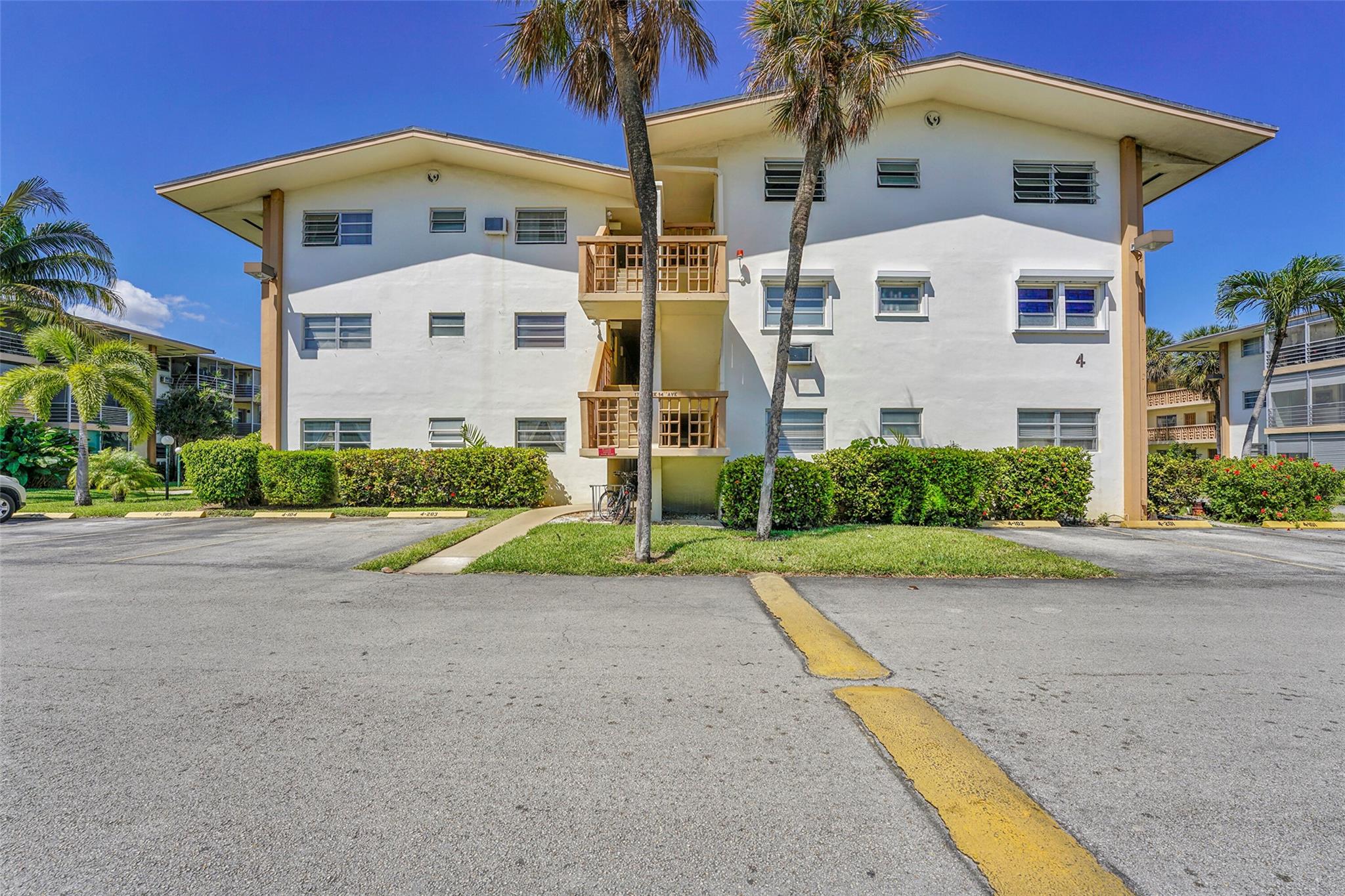 17090 NE 14th Ave 103