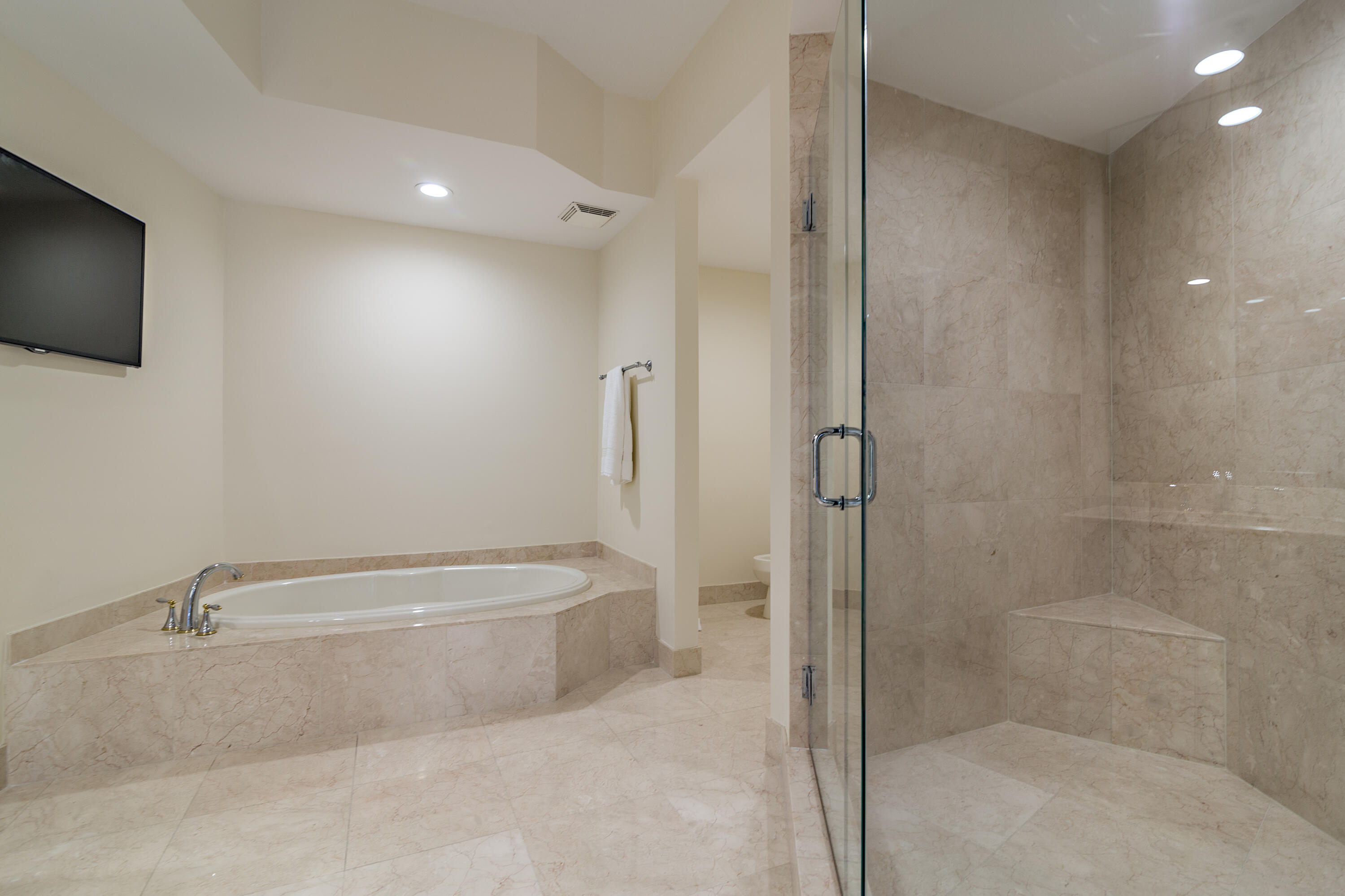 ESPLANADE GRANDE CONDO - Residential