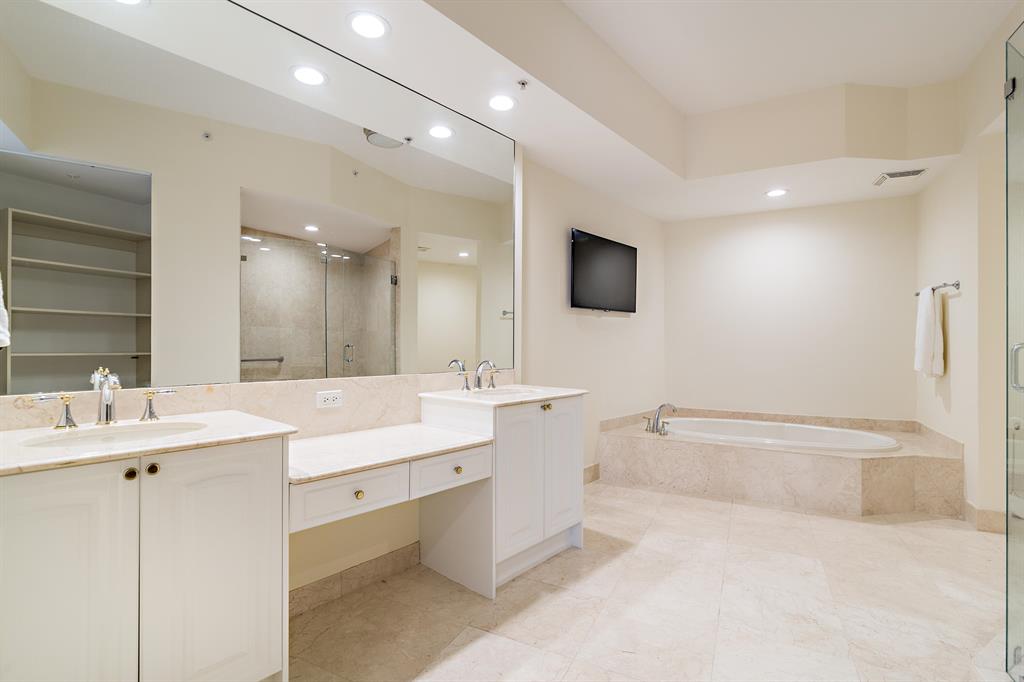 ESPLANADE GRANDE CONDO - Residential