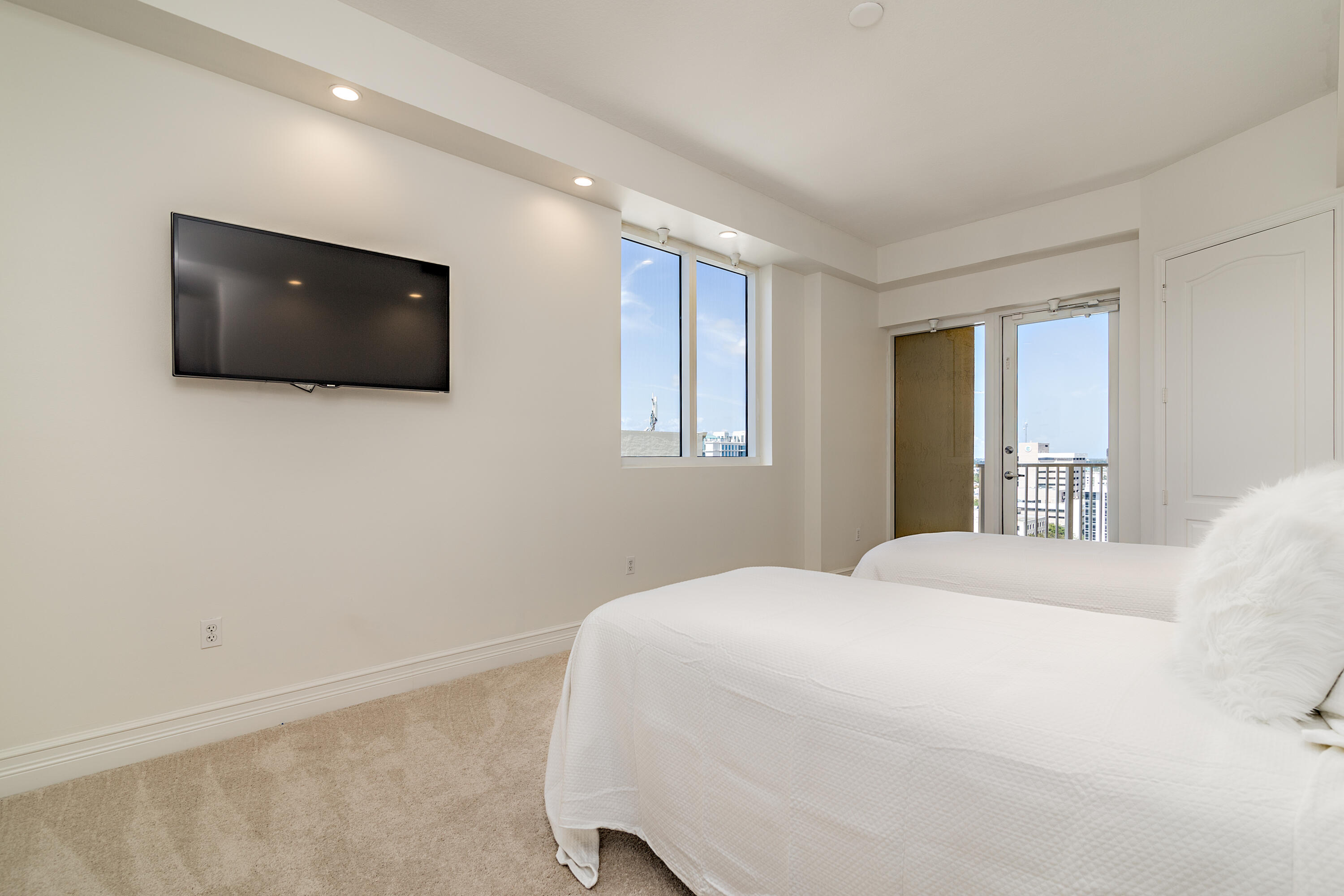 ESPLANADE GRANDE CONDO - Residential